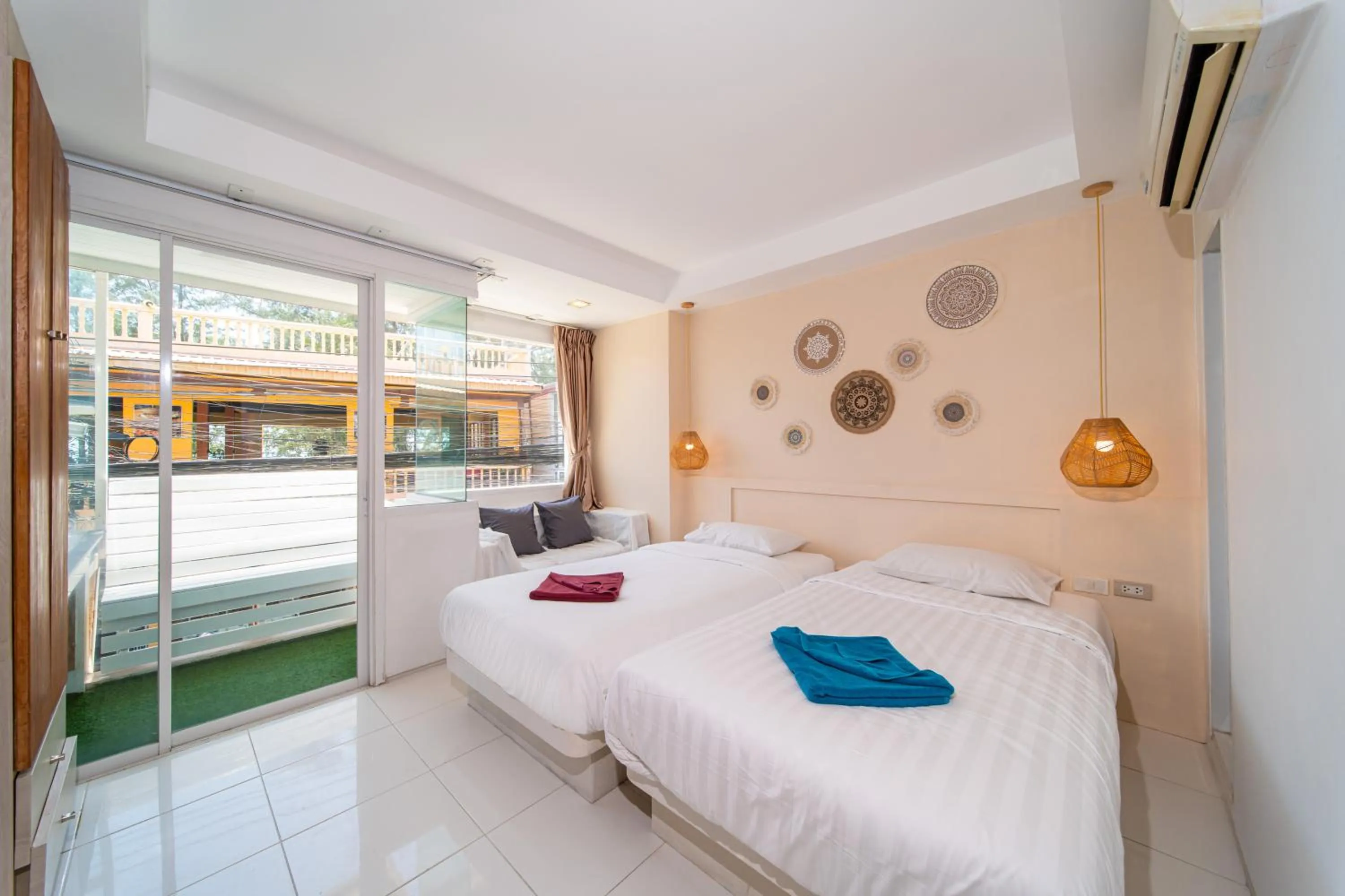 Bed in Catnip Seaside Hotel&Cafe