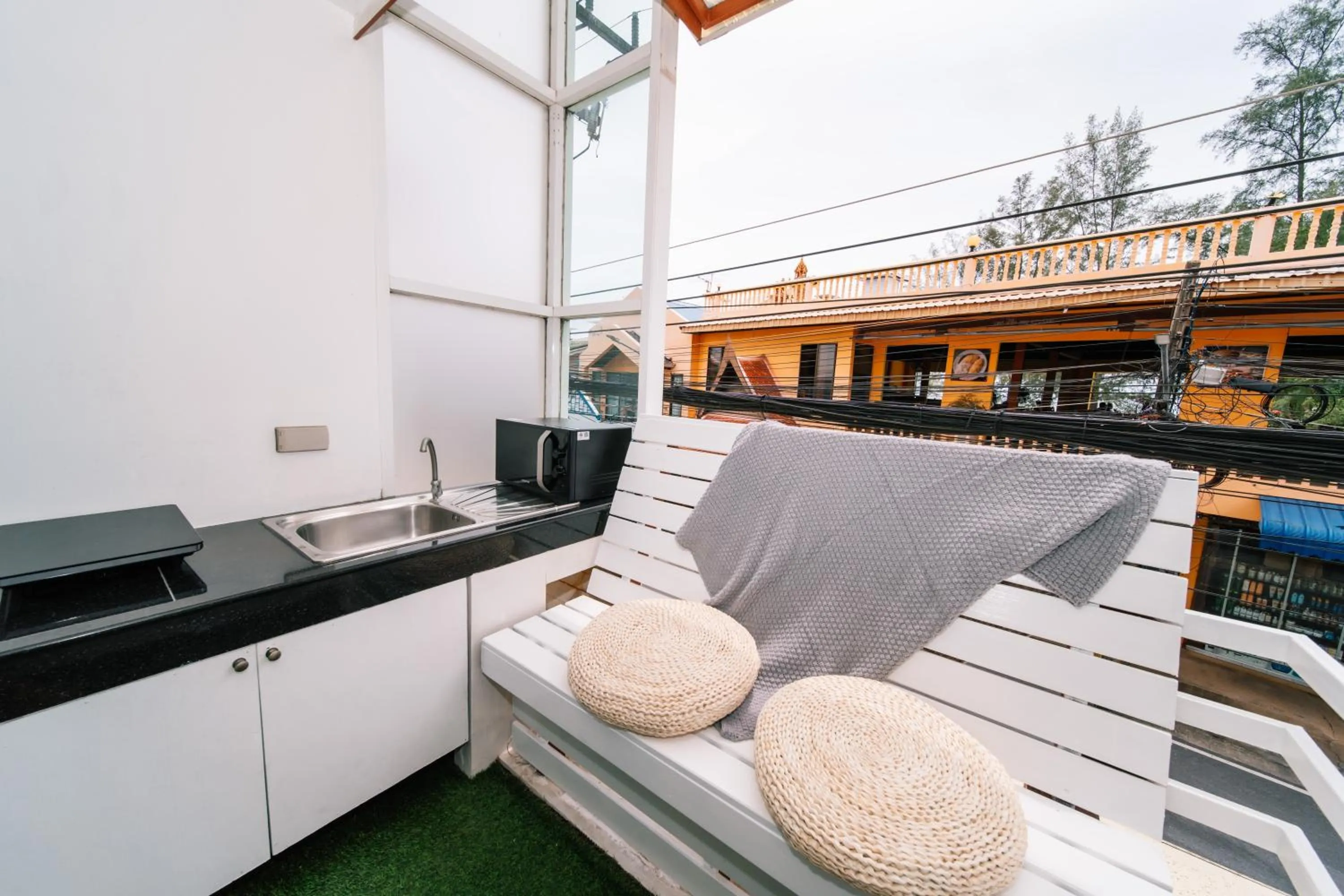 Day in Catnip Seaside Hotel&Cafe