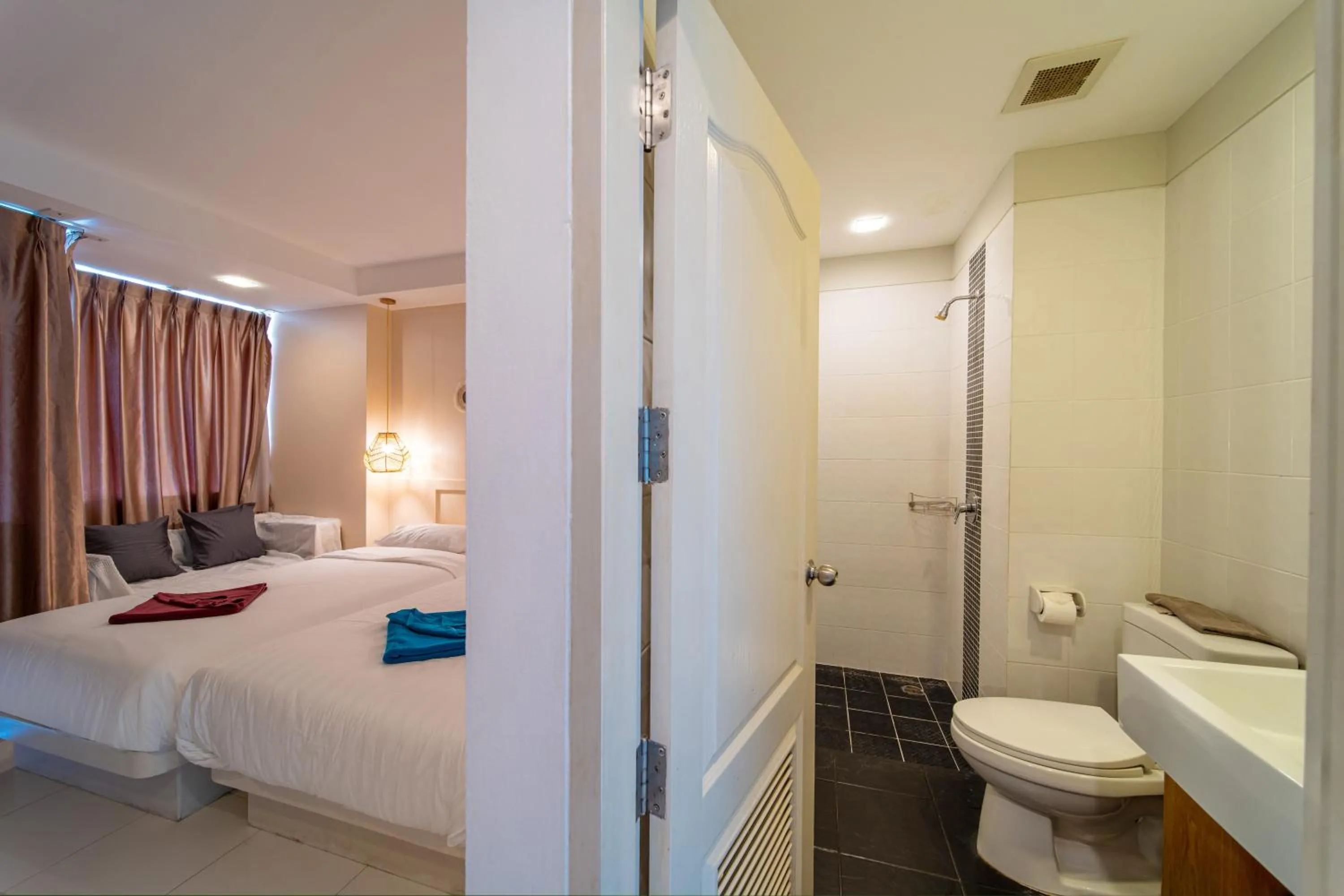 Bed in Catnip Seaside Hotel&Cafe