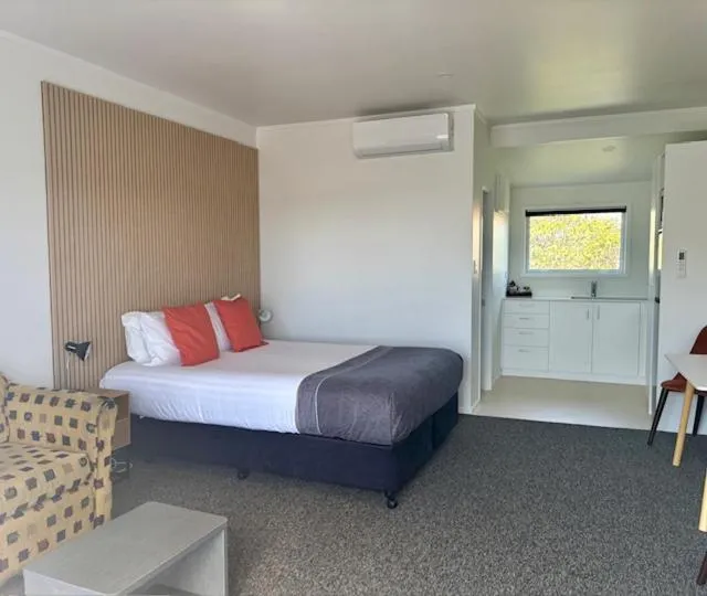 Bed in Parkside Motel and Apartments