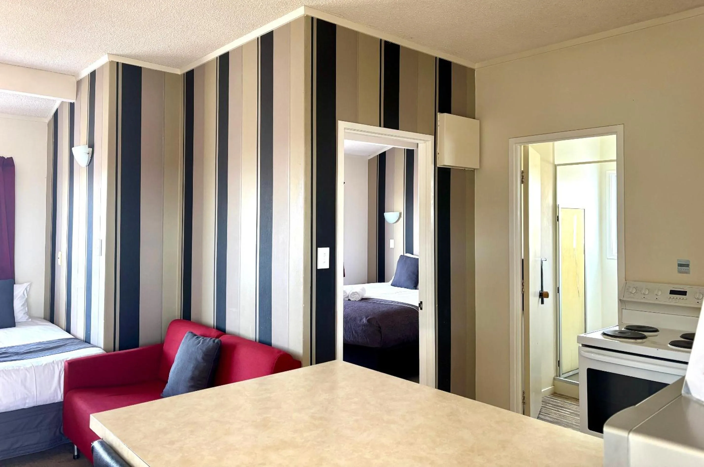 Photo of the whole room, Bed in Parkside Motel and Apartments