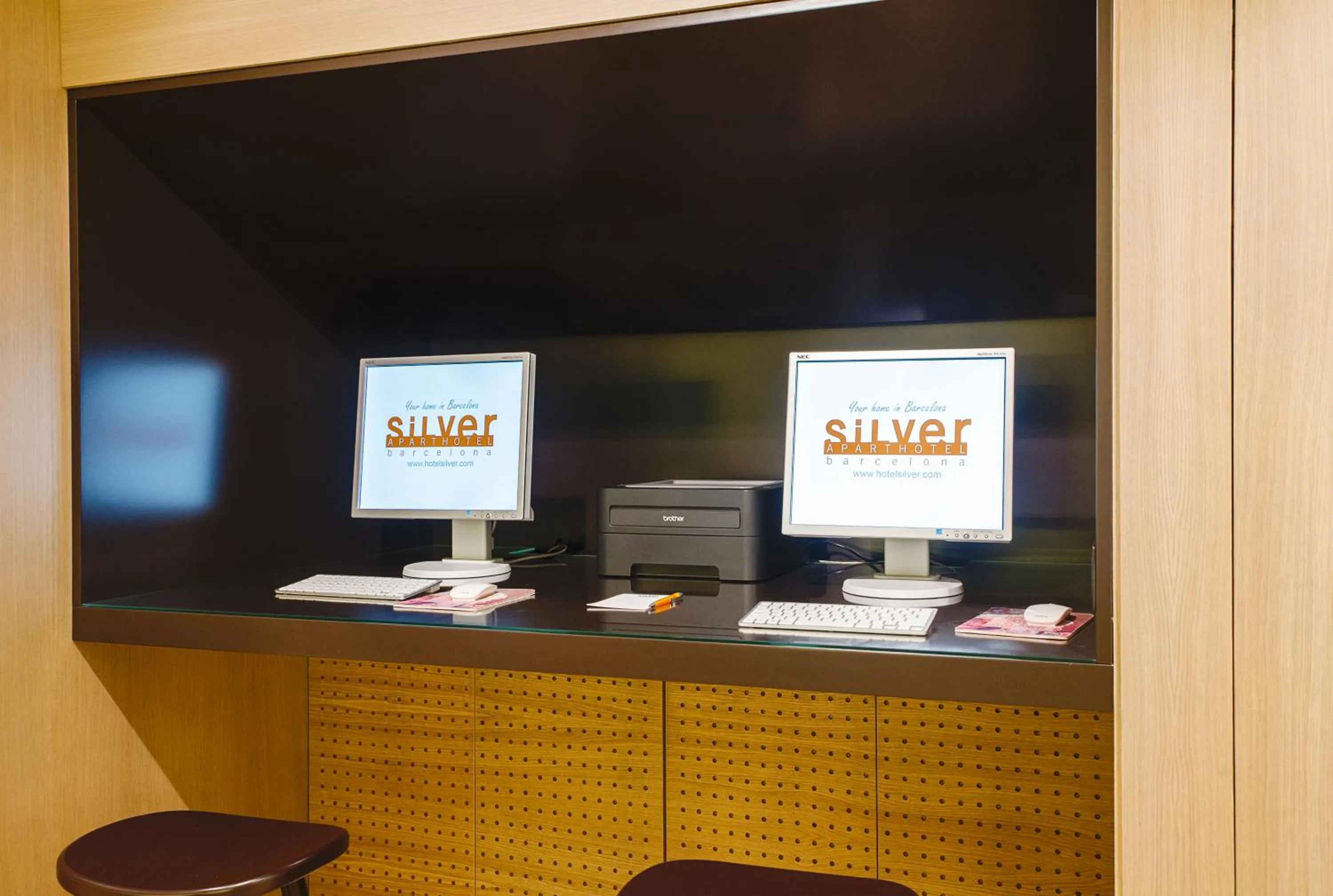 On-site shops in Aparthotel Silver