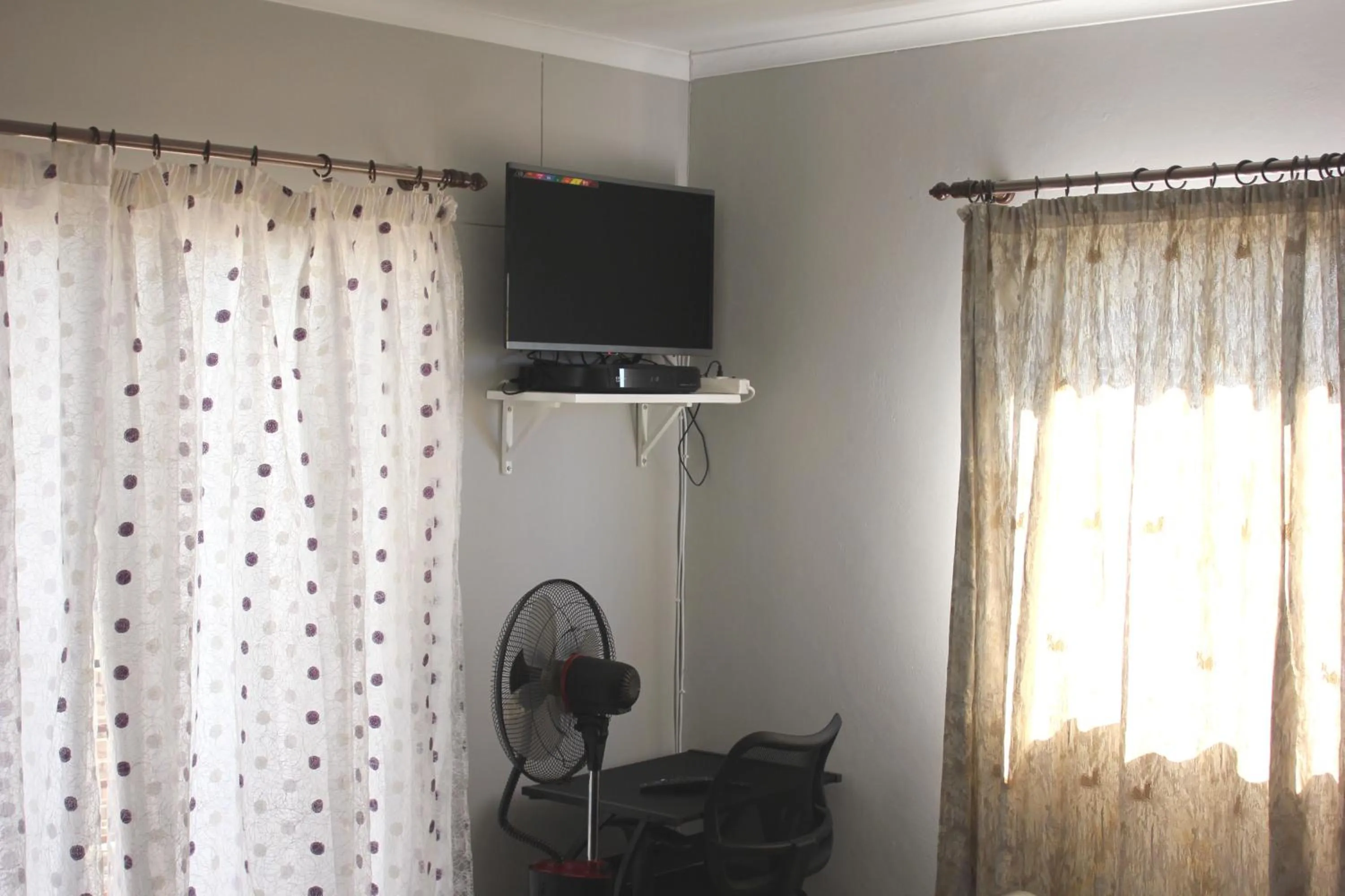 TV and multimedia in Coco Palm Bed & Breakfast