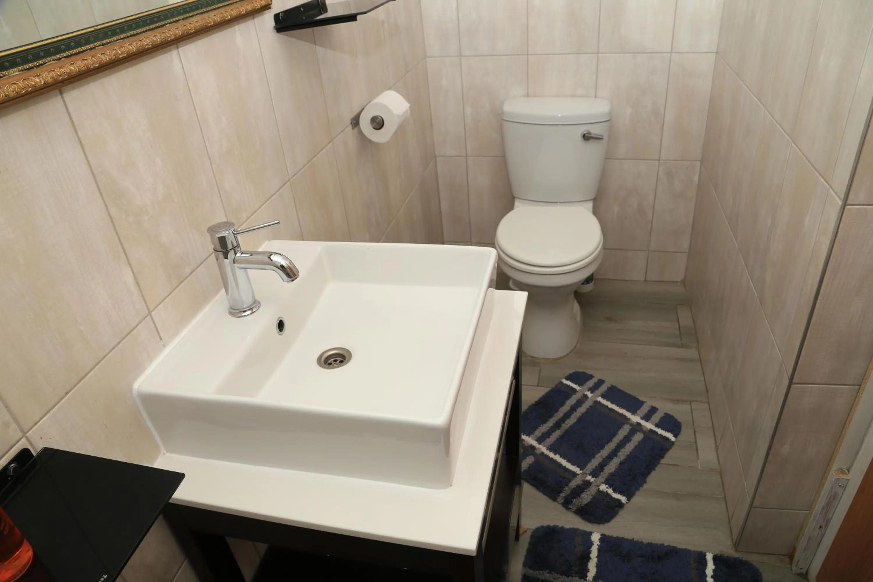 Toilet in Coco Palm Bed & Breakfast