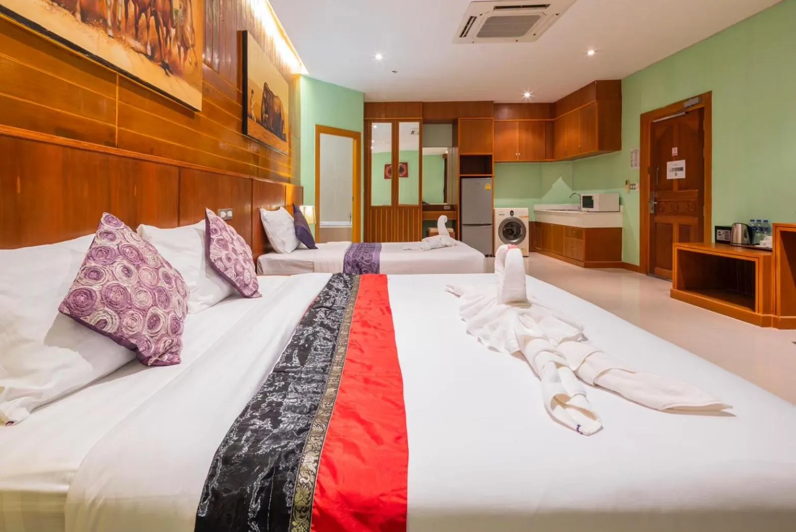 Bedroom, Bed in Sun Shine Patong