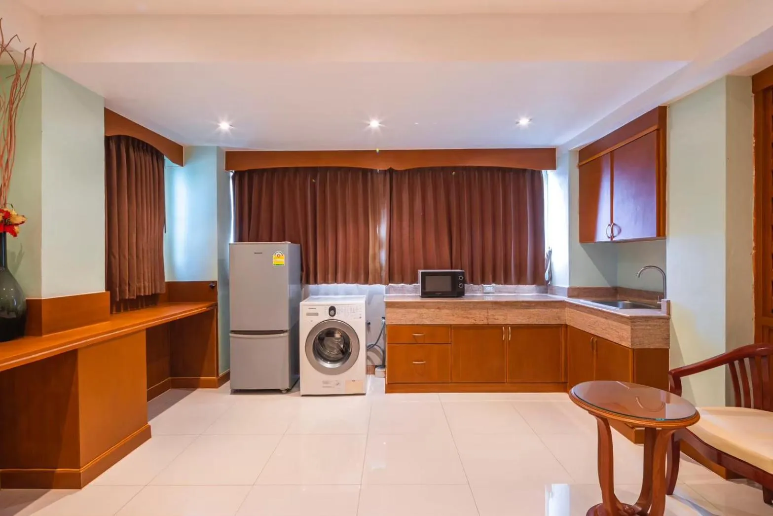 Kitchen or kitchenette in Sun Shine Patong