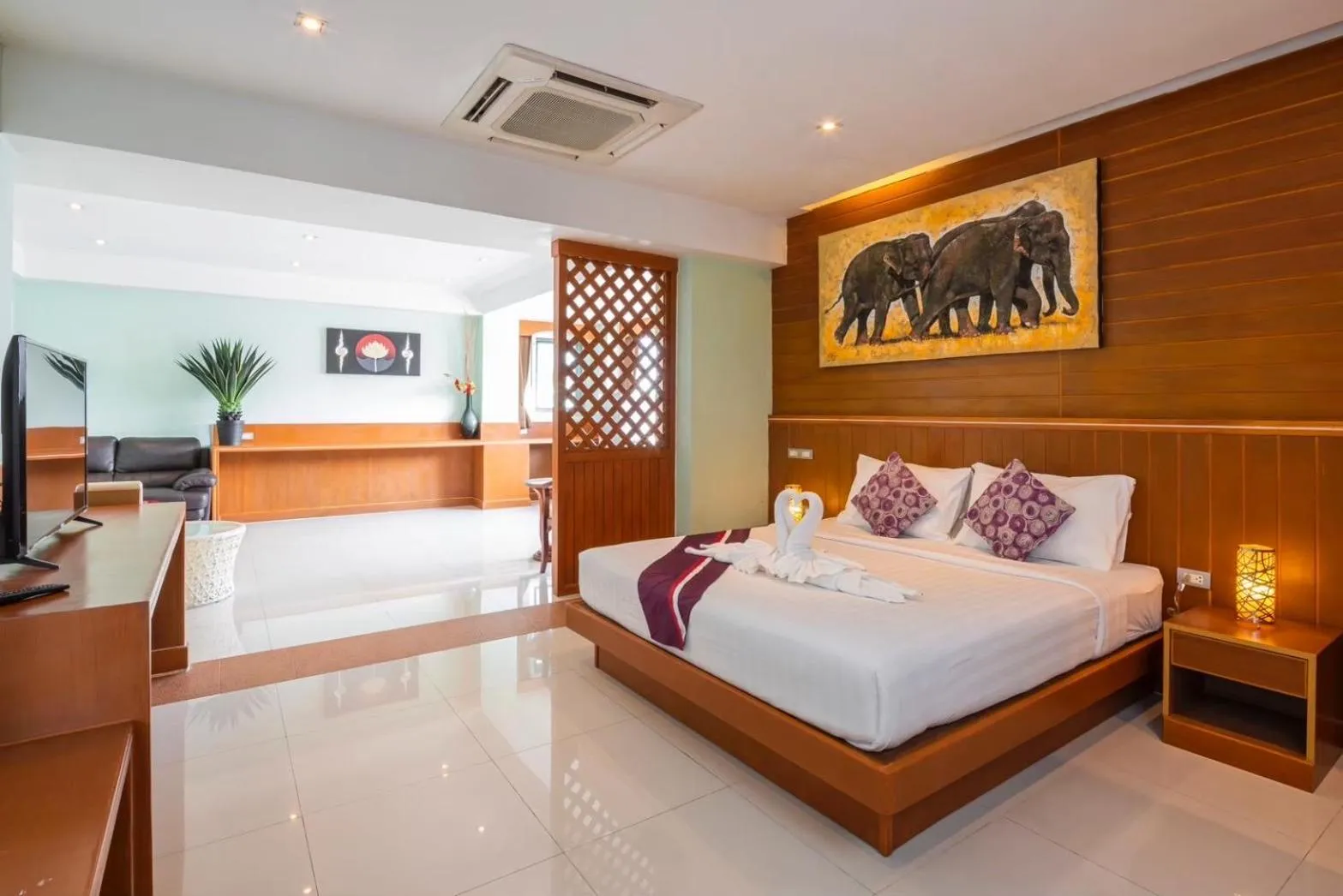 Photo of the whole room, Bed in Sun Shine Patong