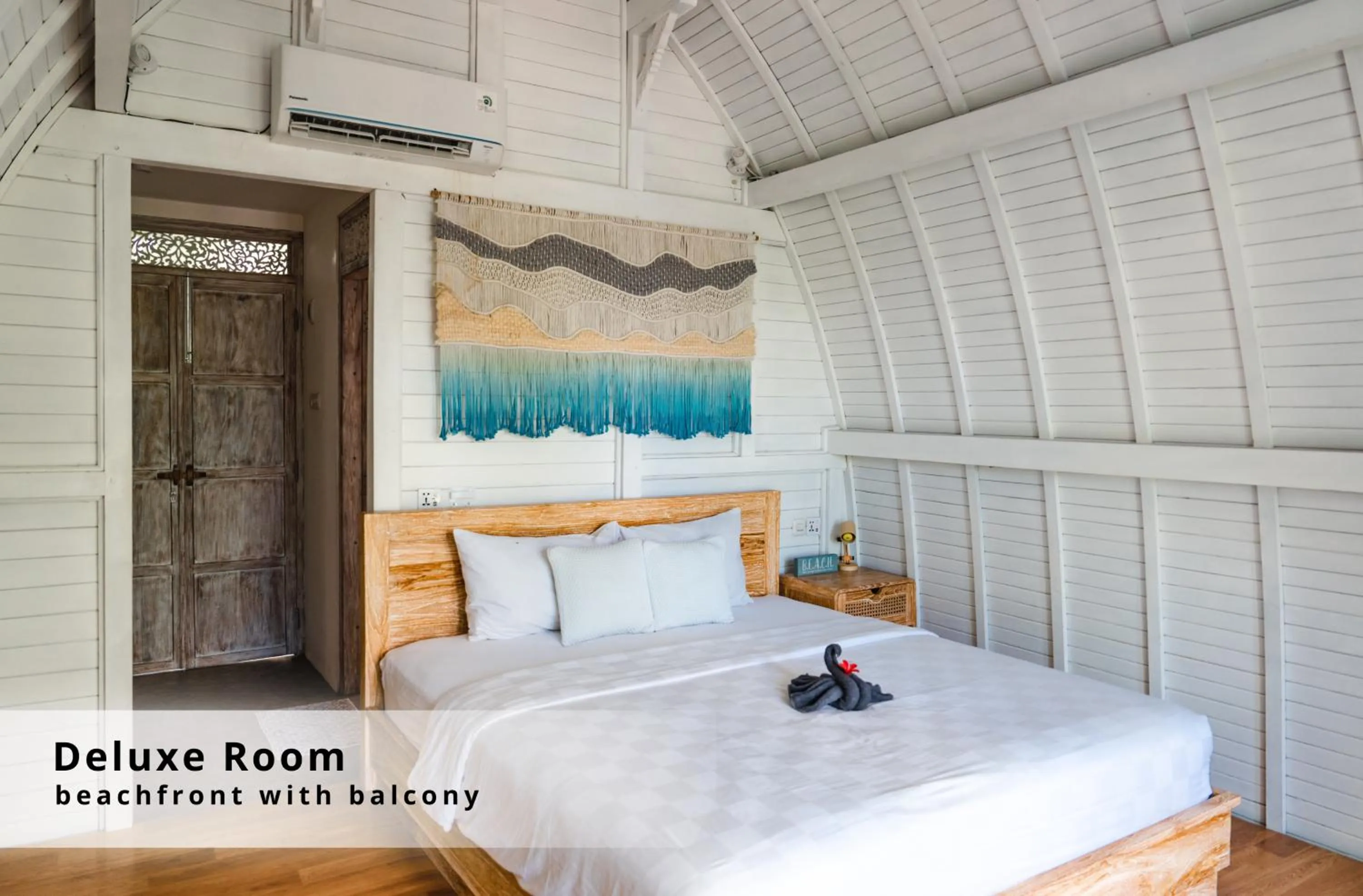 Bed in Mambo Beach Resort