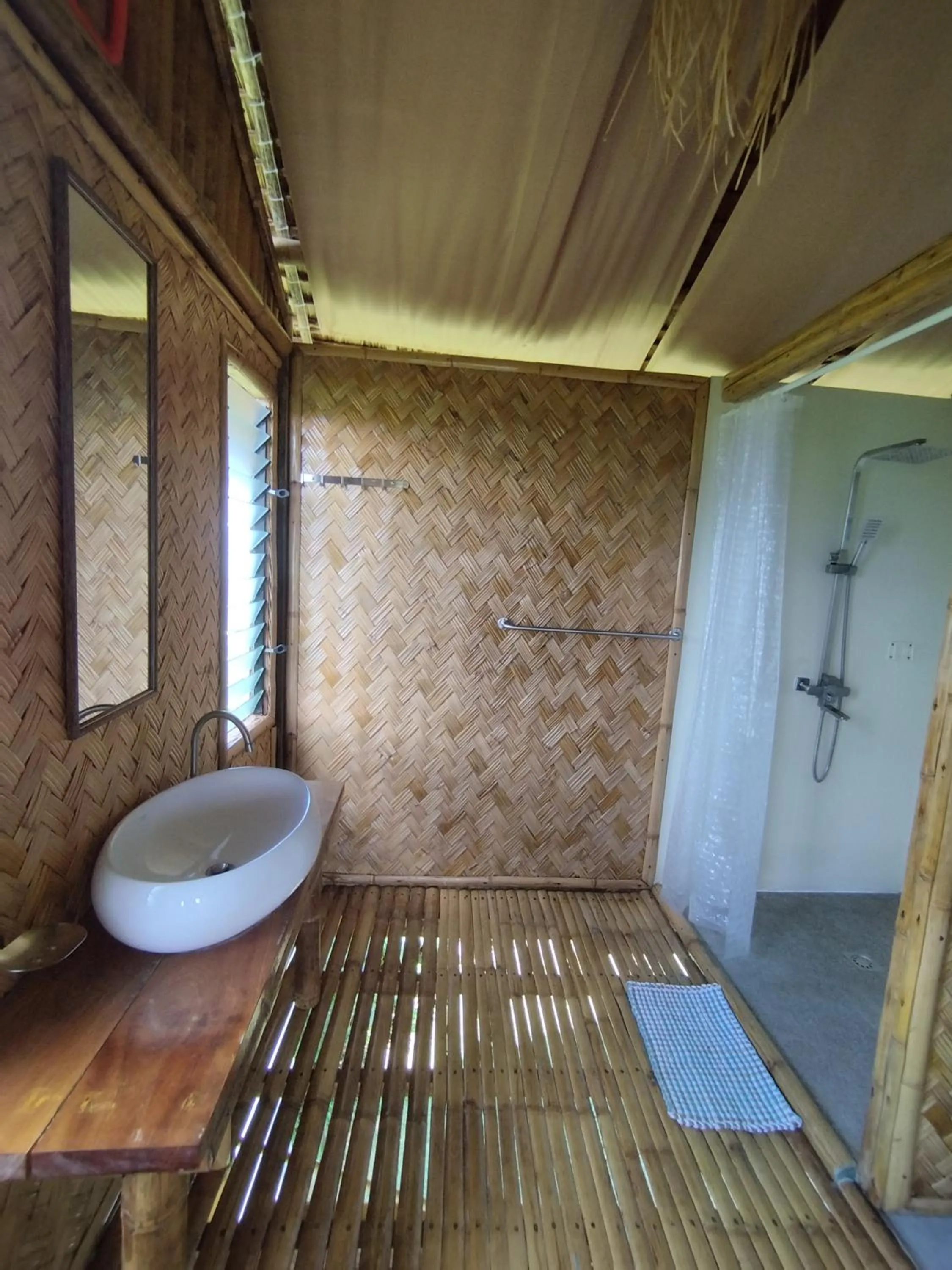 Bathroom in Ocean Green Eco Lodge