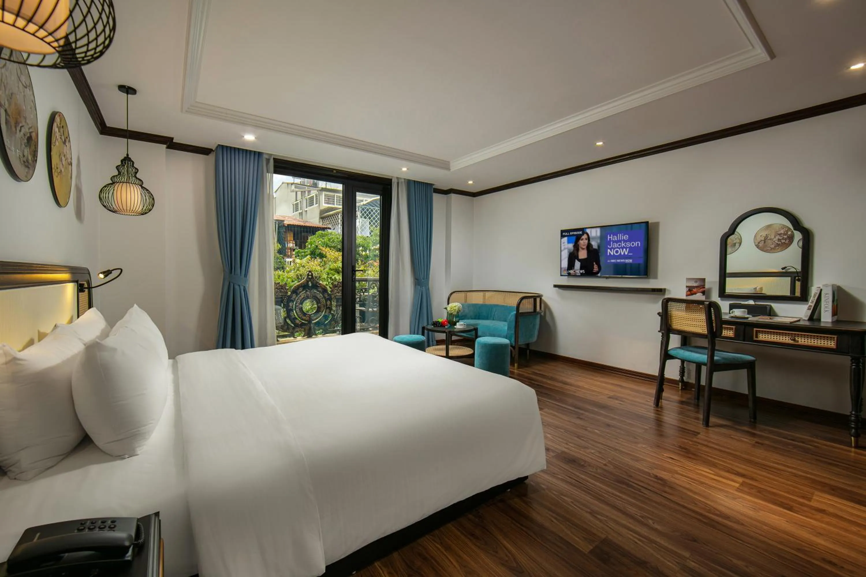 Balcony/Terrace, Bed in Media Central Hotel & Spa