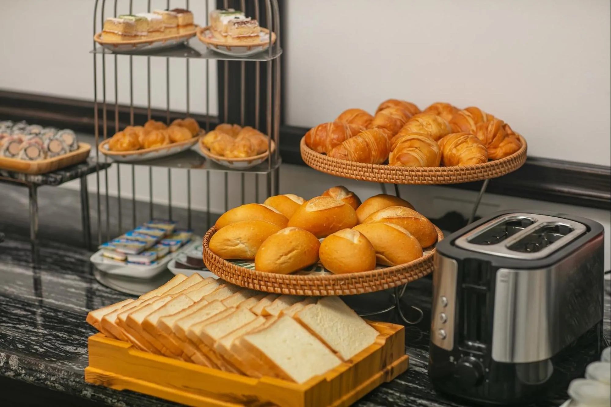 Food in Media Central Hotel & Spa