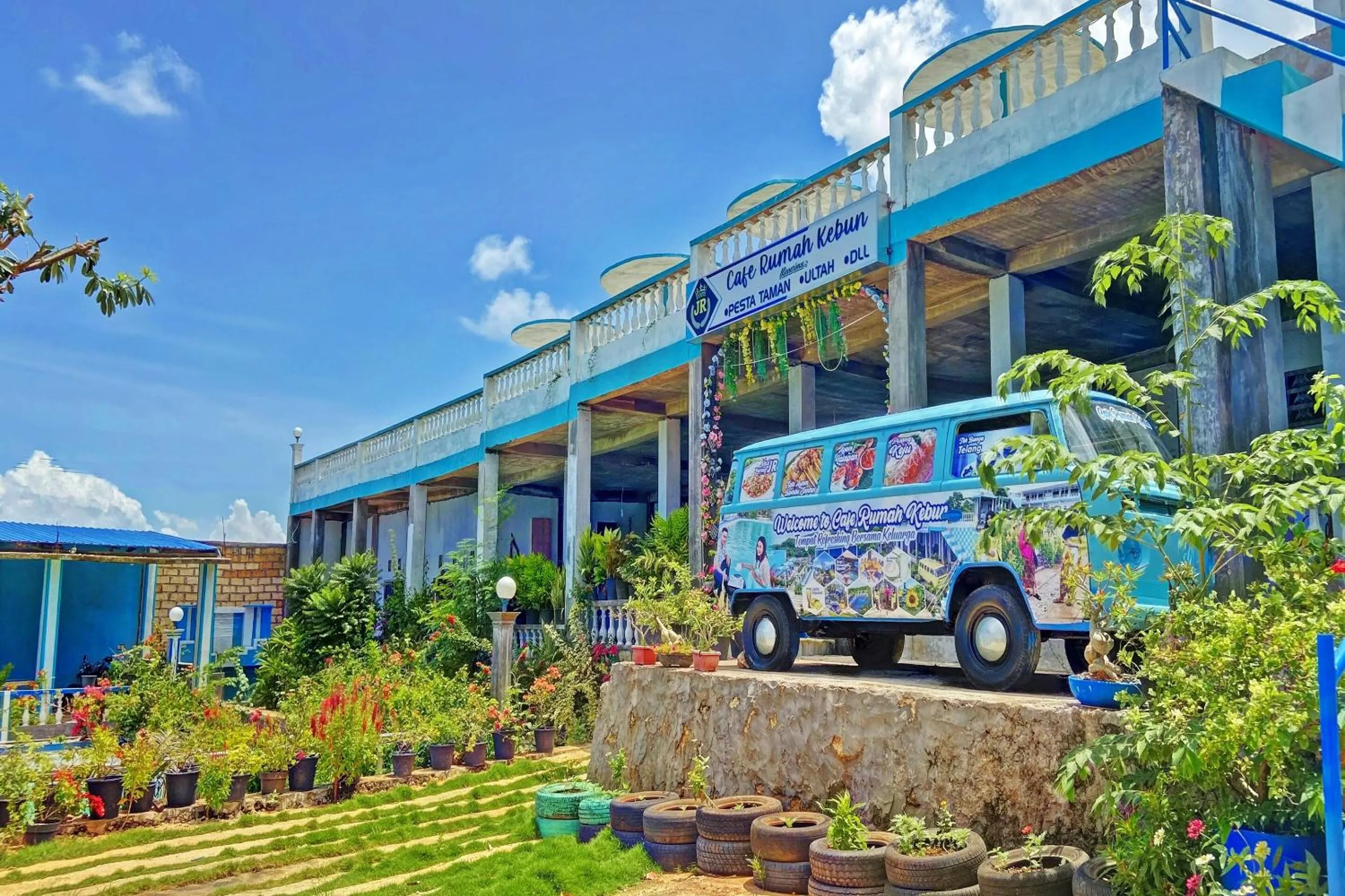Facade/entrance in OYO 91927 Homestay Kebun