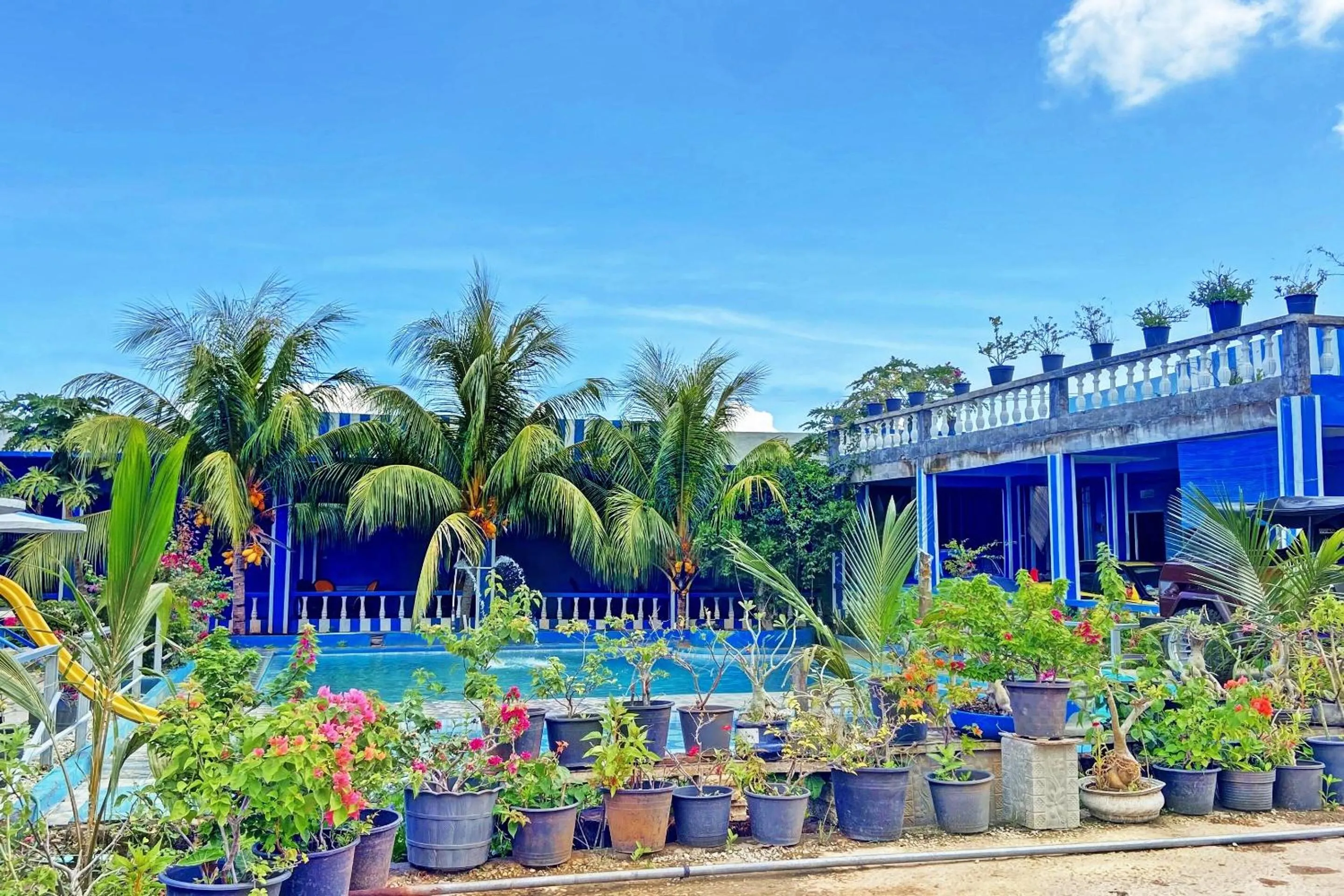 Facade/entrance in OYO 91927 Homestay Kebun