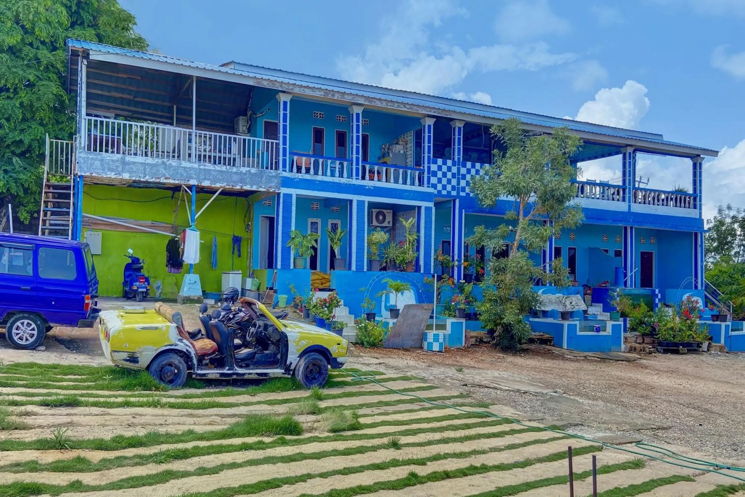 Facade/entrance in OYO 91927 Homestay Kebun