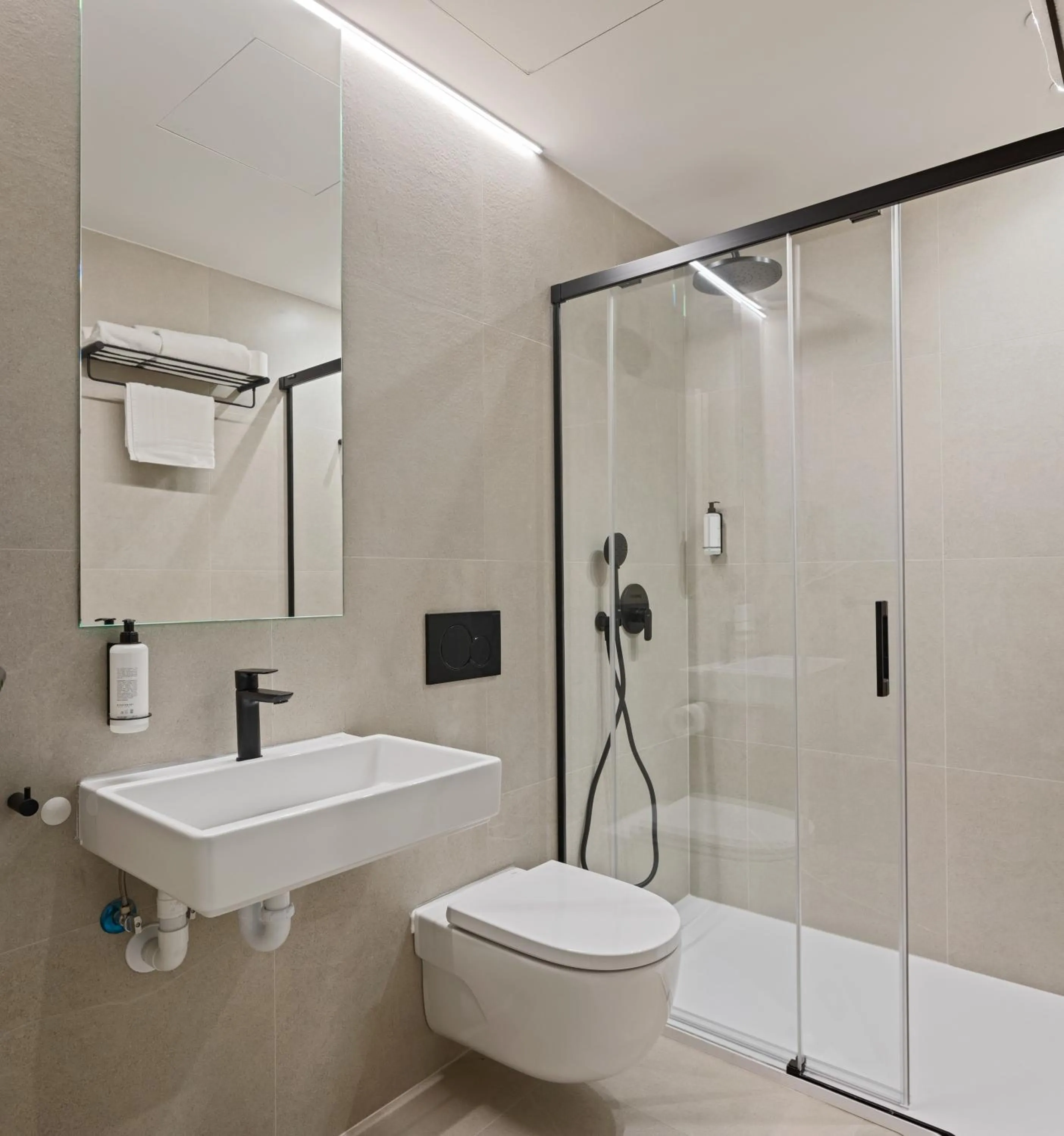 Shower in Hotel Avenida