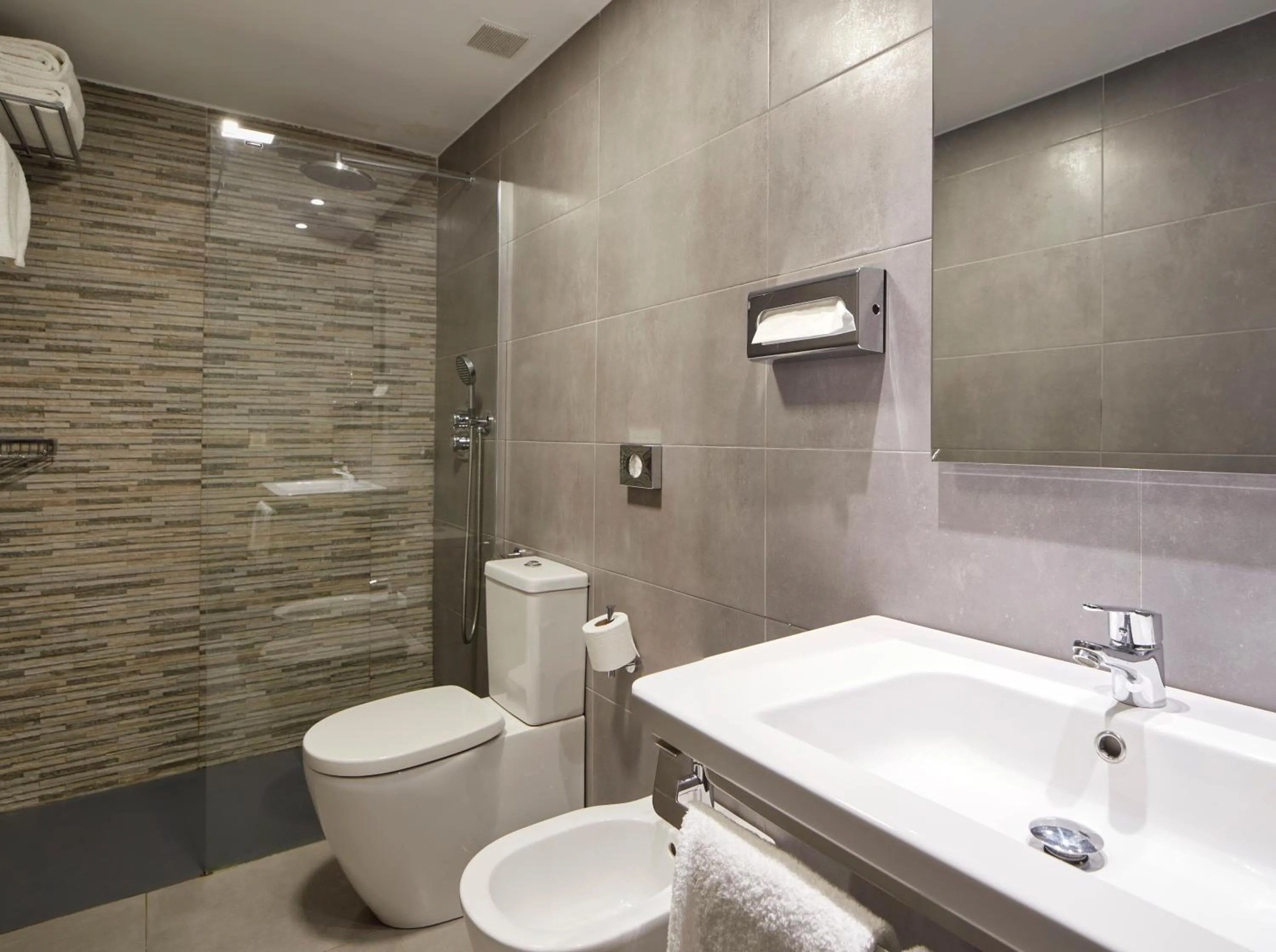 Shower in Hotel Avenida