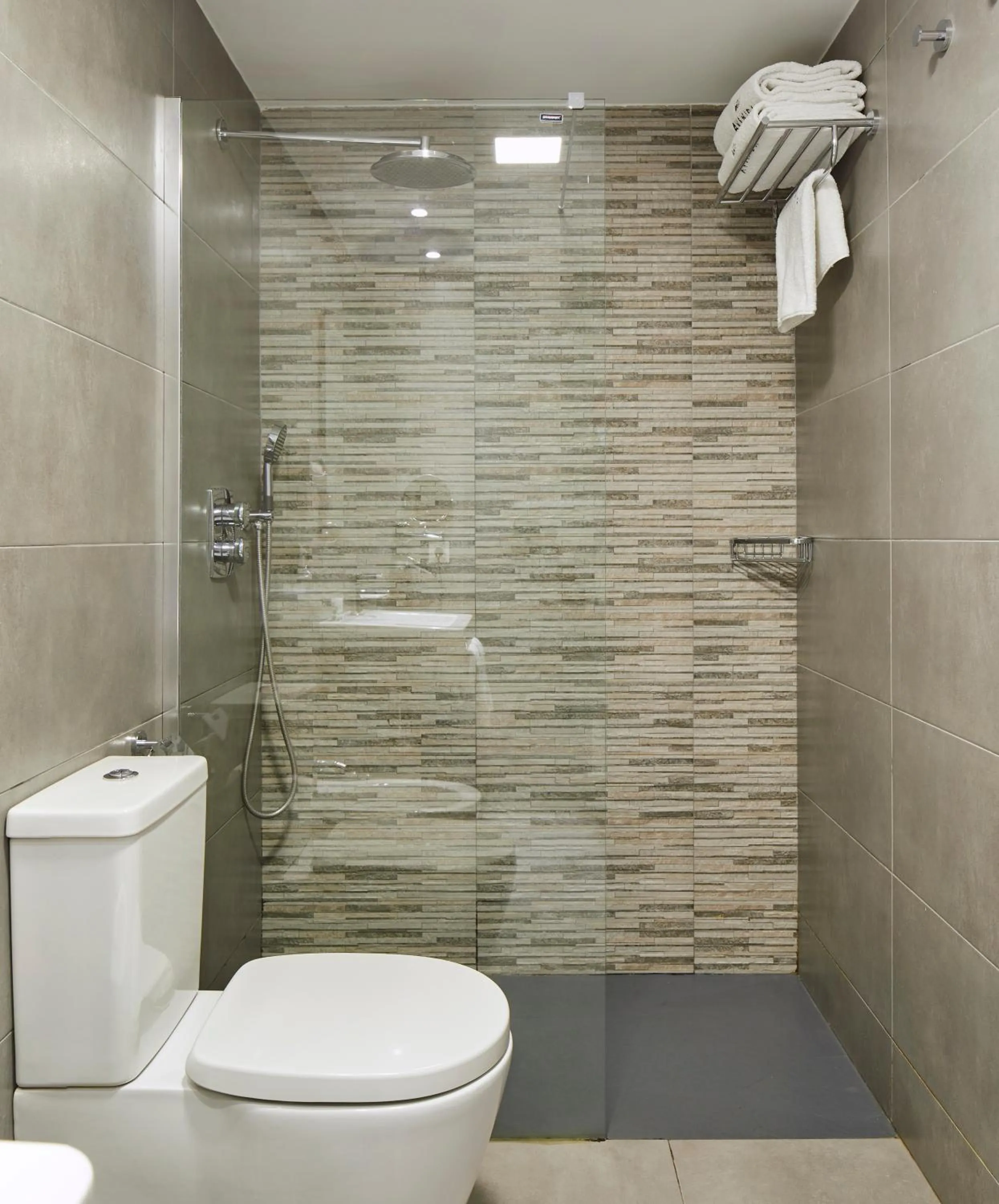 Shower in Hotel Avenida