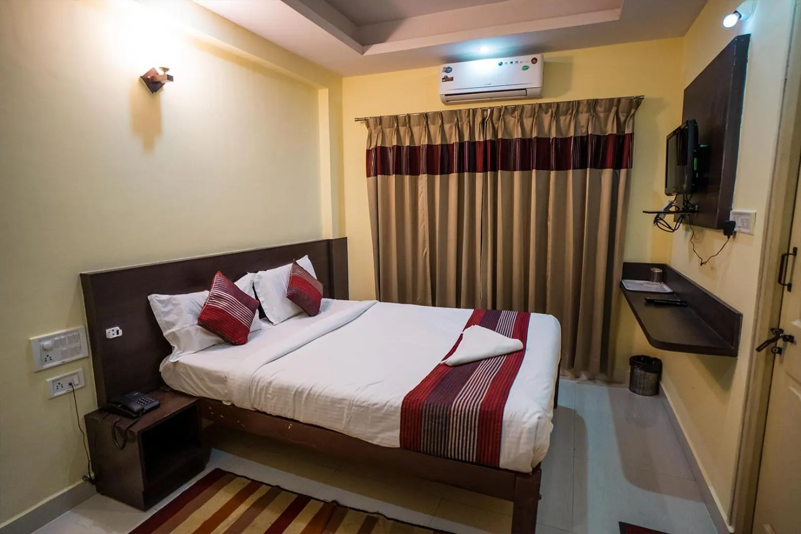 Bedroom, Bed in HOTEL PRAKAASH COMFORTS