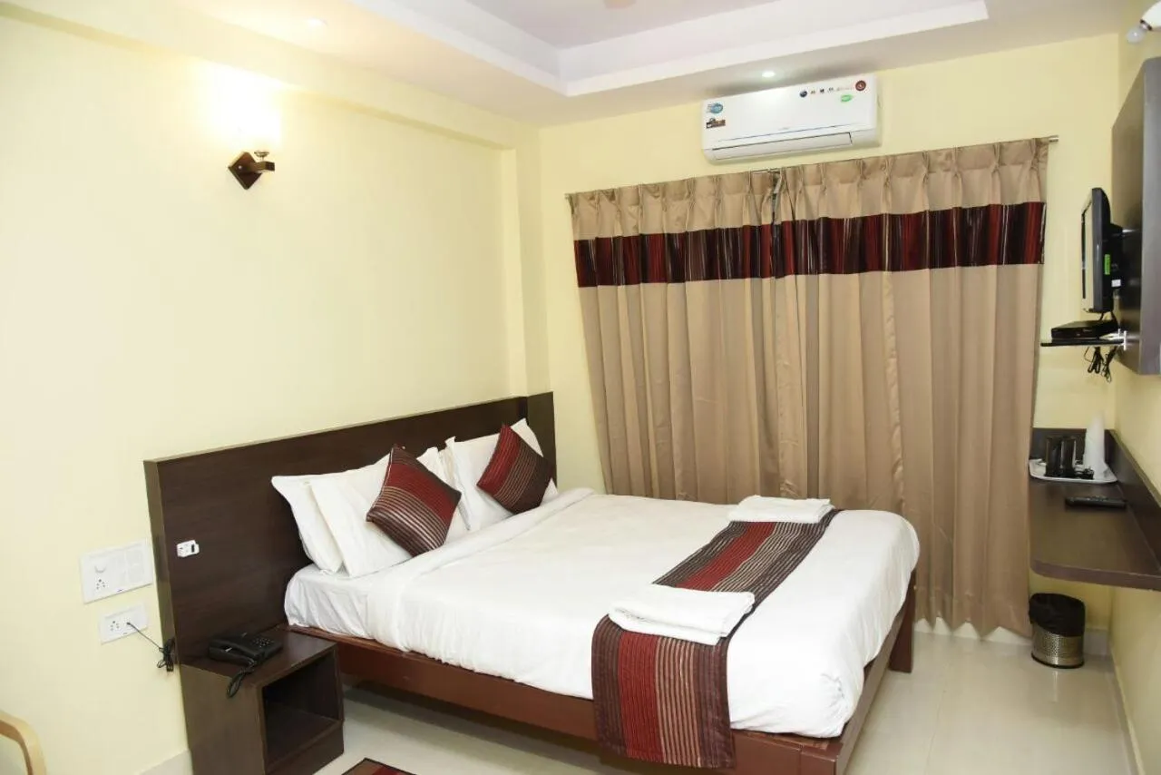 Bed in HOTEL PRAKAASH COMFORTS