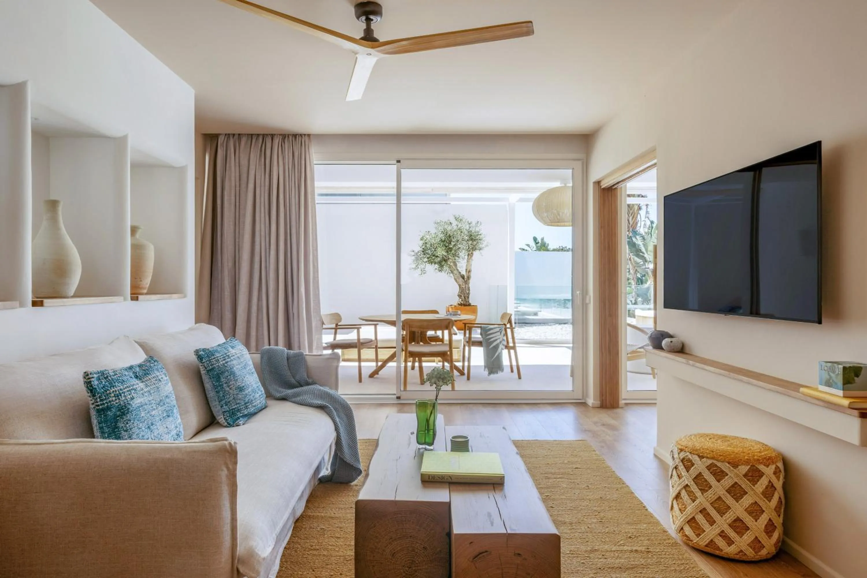 TV and multimedia in ME Ibiza - The Leading Hotels of the World