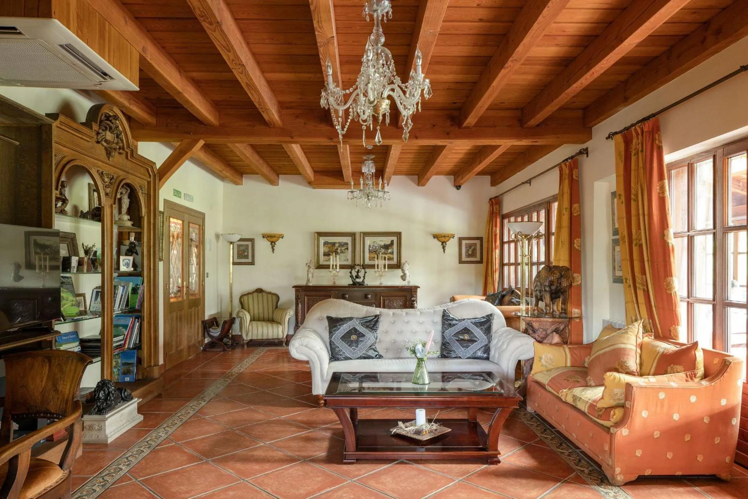 Communal lounge/ TV room in Hotel & Spa Etxegana