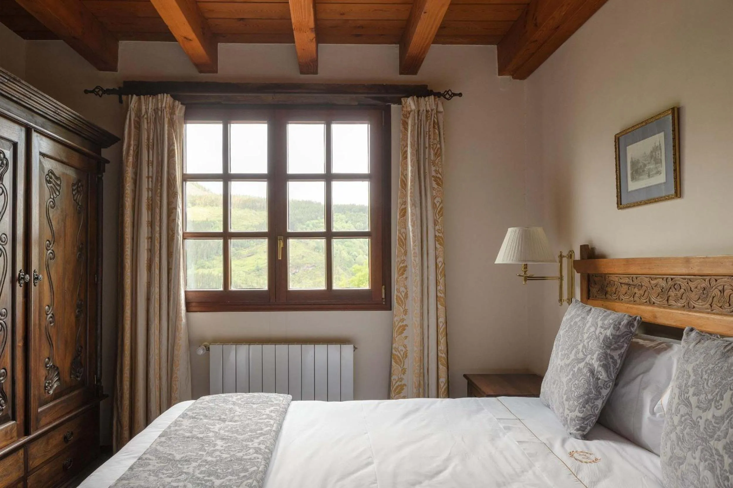 Bed in Hotel & Spa Etxegana