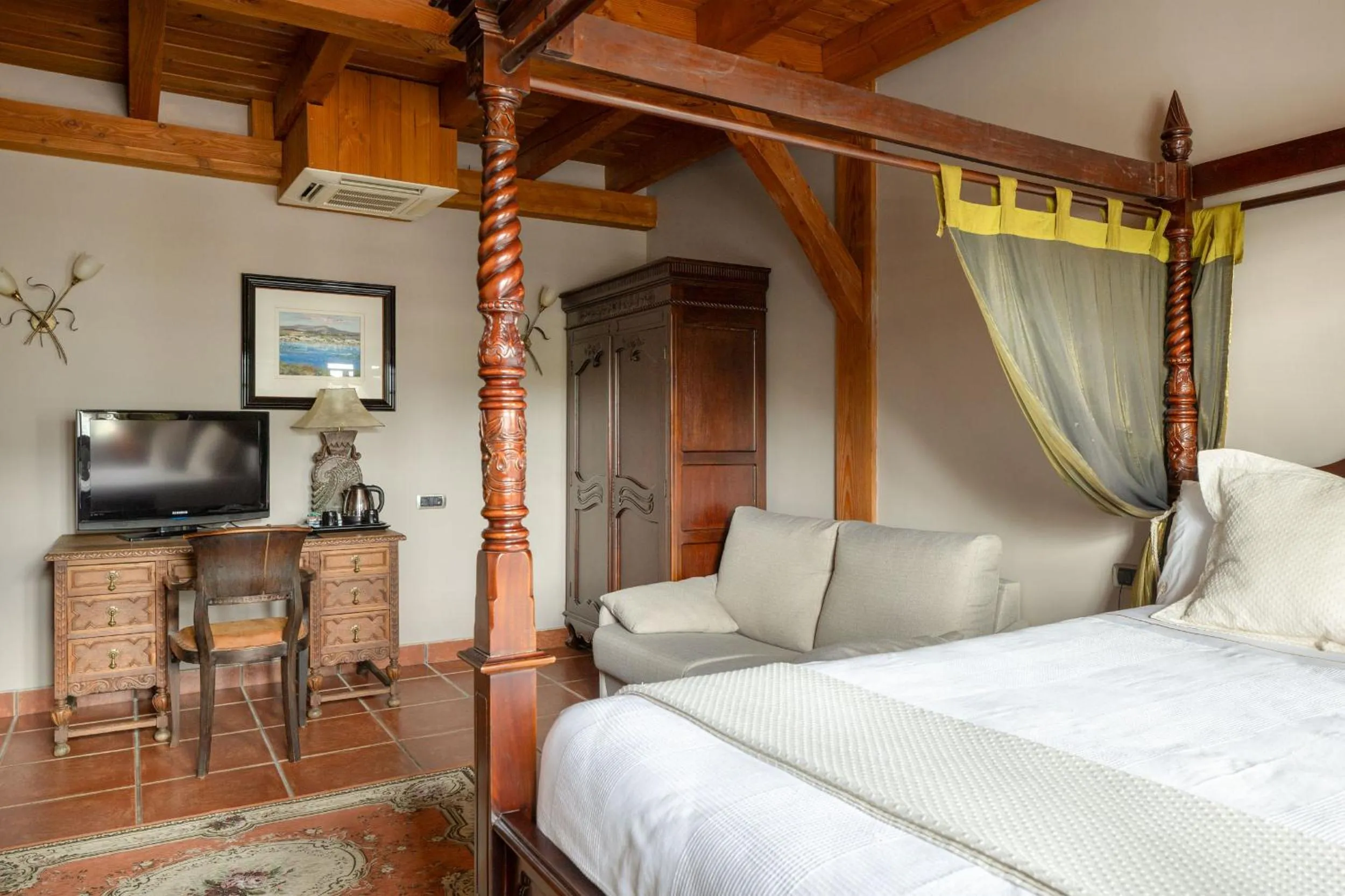 Bed in Hotel & Spa Etxegana