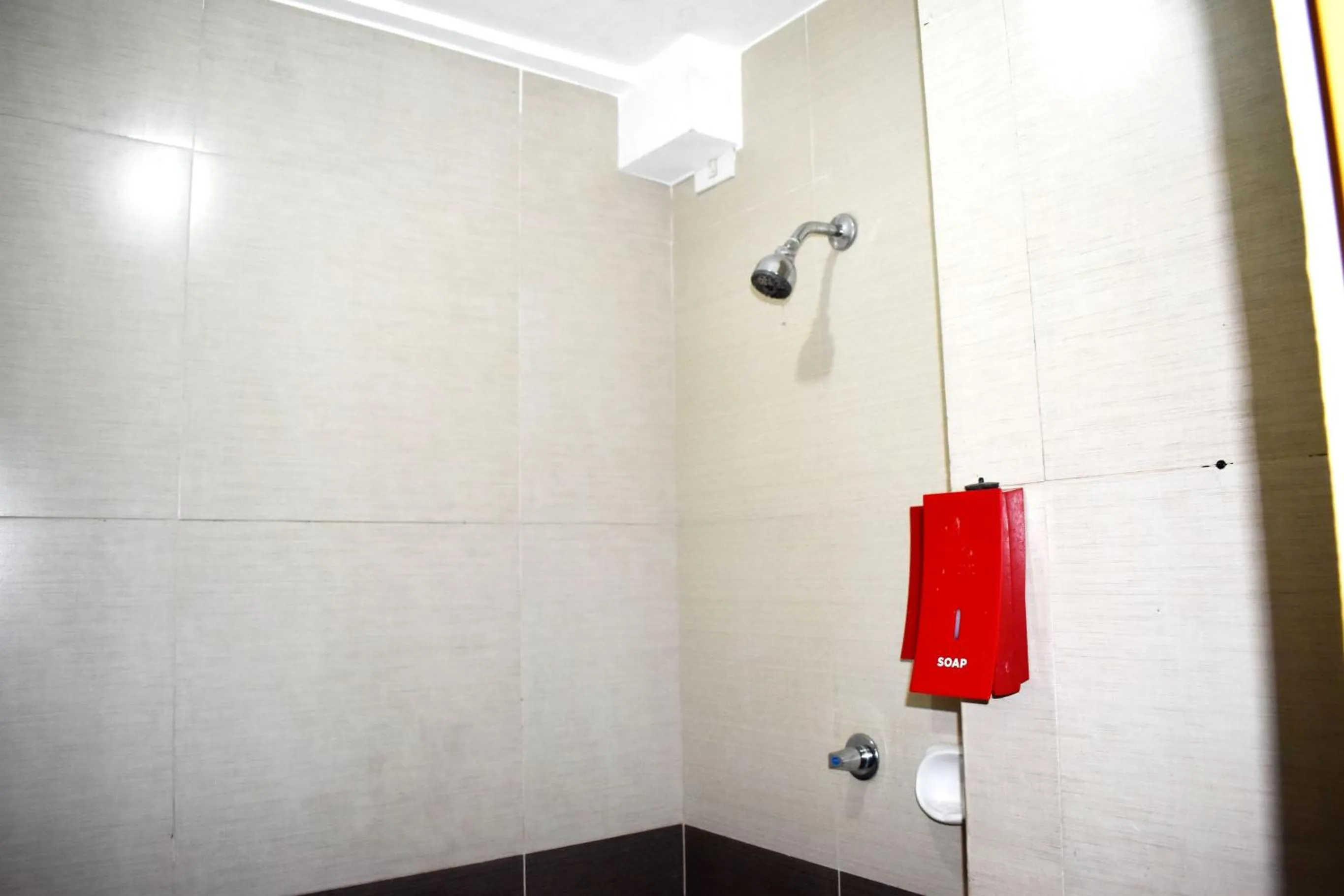 Shower in The Boni Tower by RSPL Manila City Center