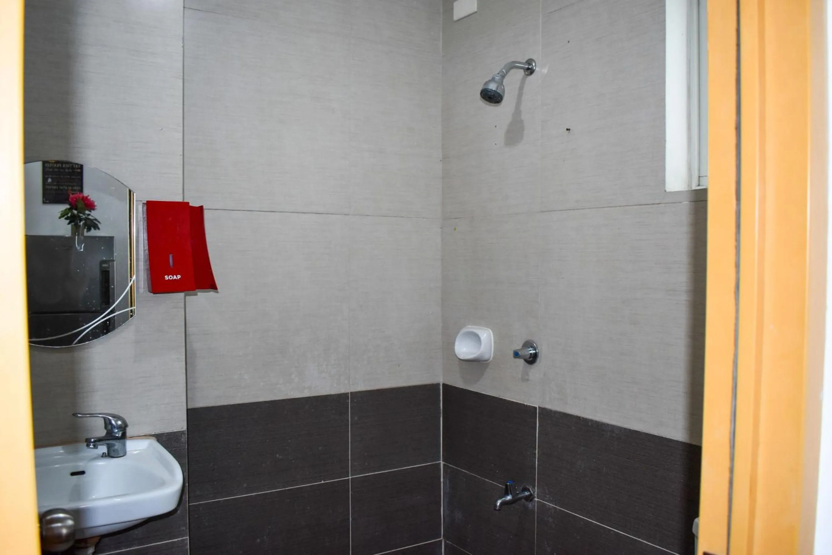 Bathroom in The Boni Tower by RSPL Manila City Center