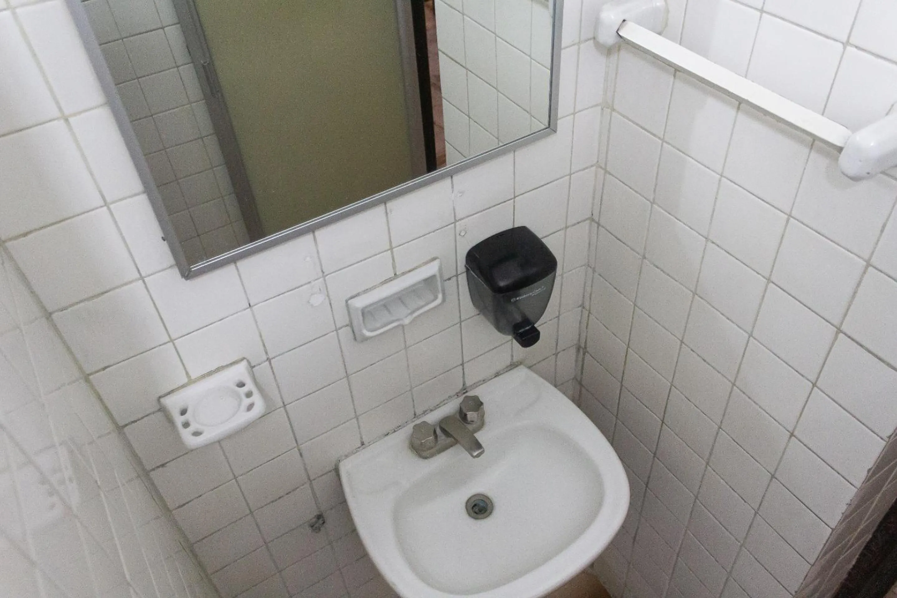 Bathroom in OYO Hotel Colón, Plaza Bicentenario, Zacatecas Centro