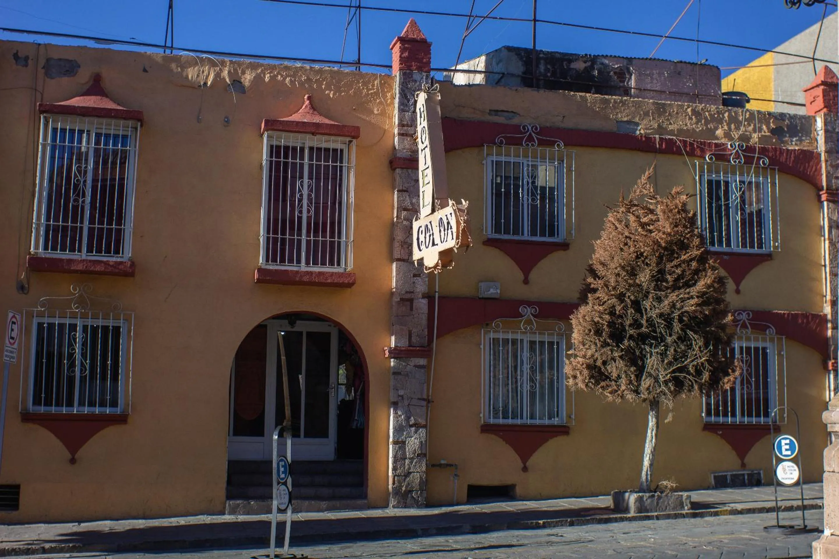 Facade/entrance in OYO Hotel Colón, Plaza Bicentenario, Zacatecas Centro