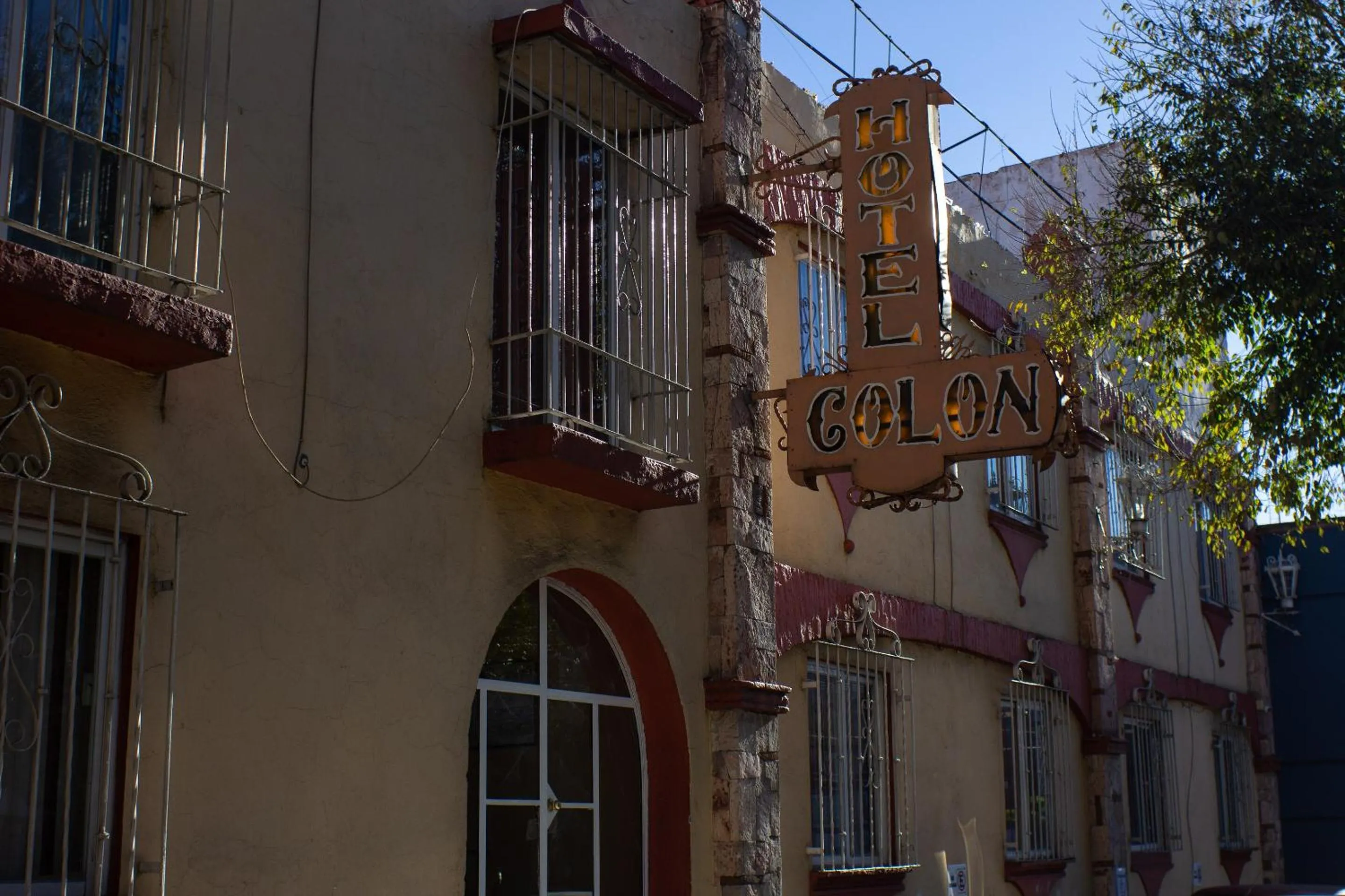 Facade/entrance in OYO Hotel Colón, Plaza Bicentenario, Zacatecas Centro
