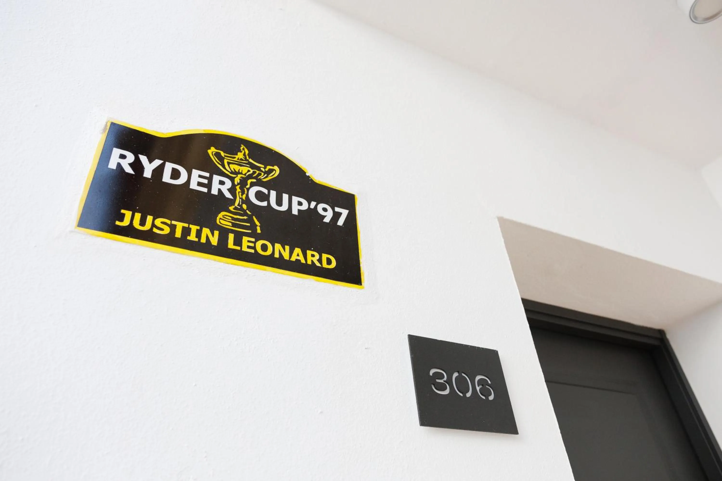 Logo/Certificate/Sign in Hotel Inmood San Roque