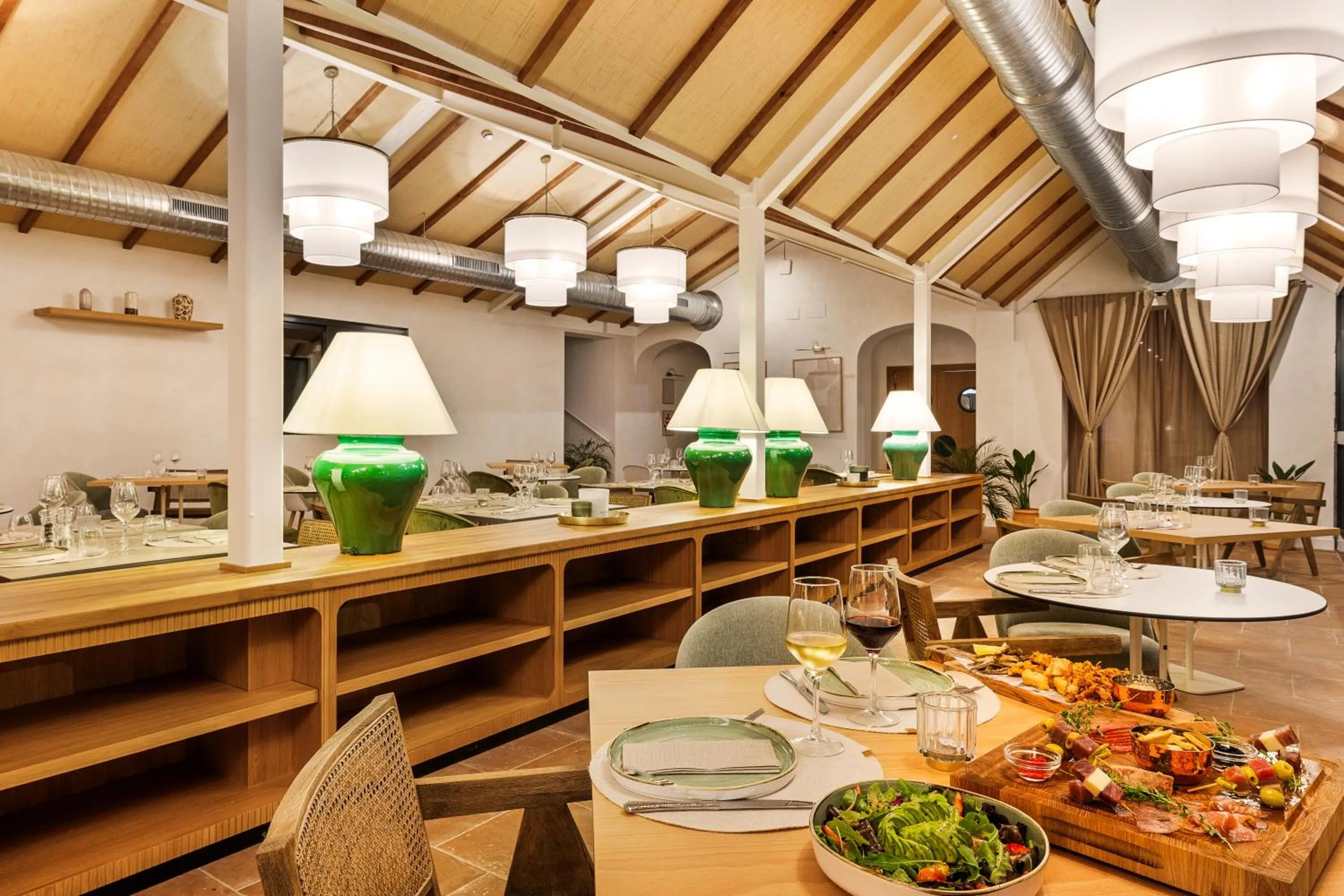 Restaurant/places to eat in Hotel Inmood San Roque