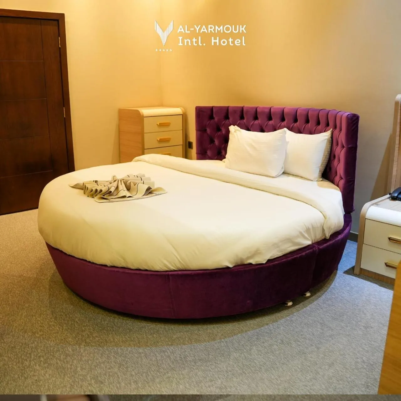 Photo of the whole room, Bed in Al Yarmouk International Hotel