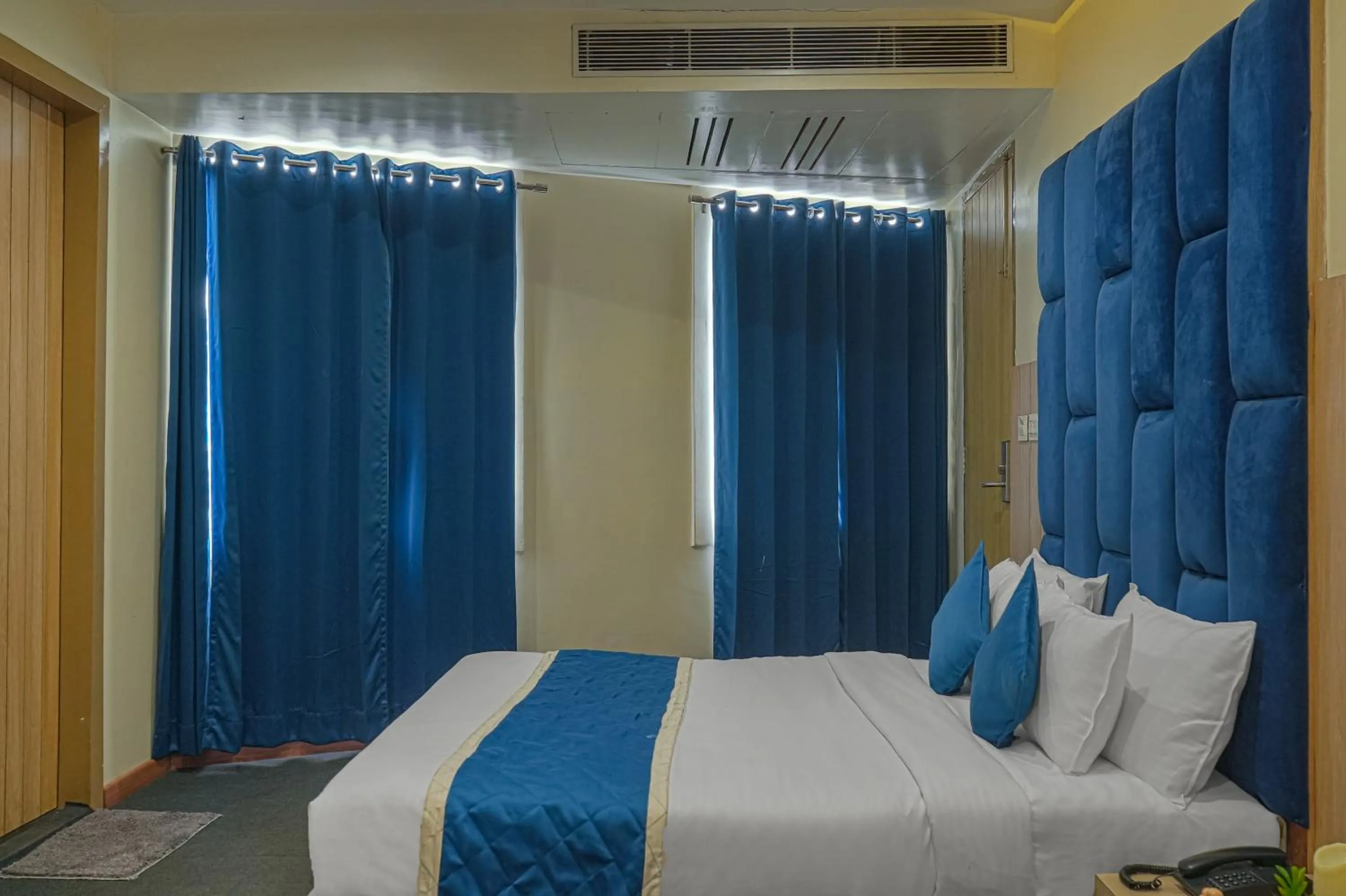 Photo of the whole room, Bed in Hotel Global Inn