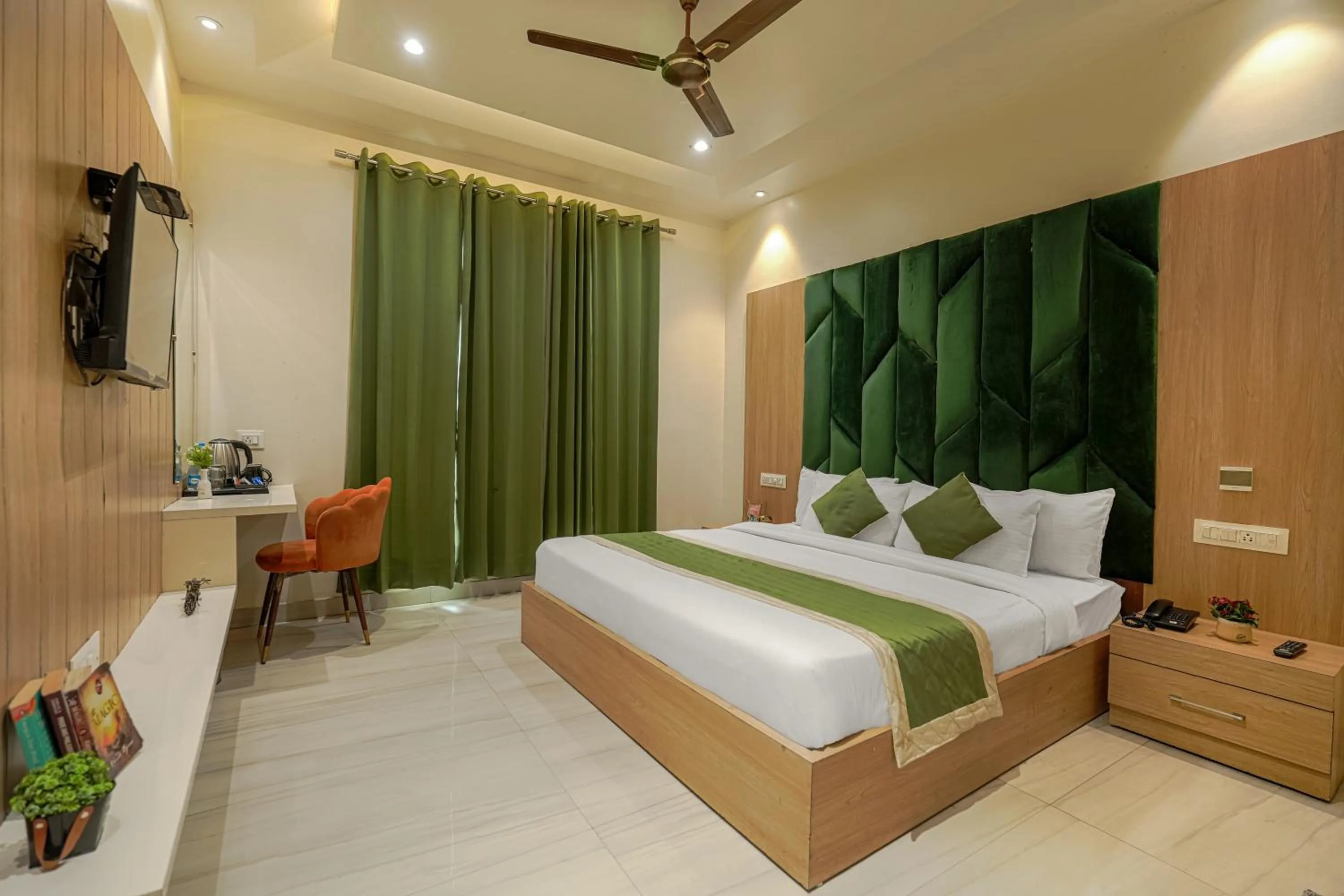 Photo of the whole room, Bed in Hotel Global Inn