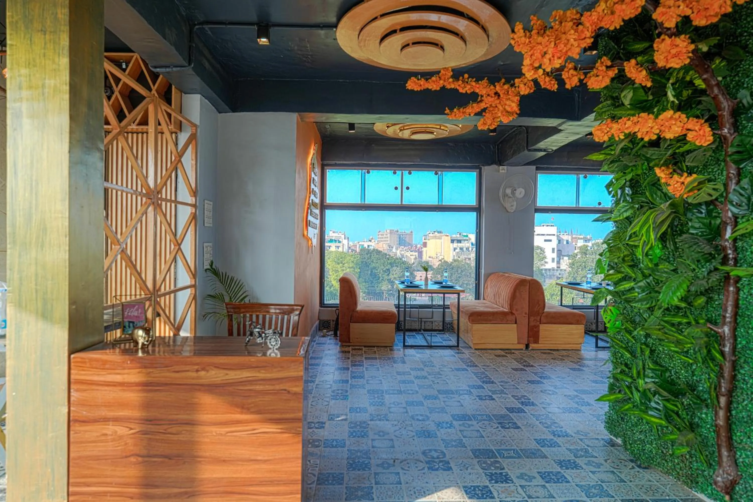 Restaurant/places to eat in Hotel Global Inn