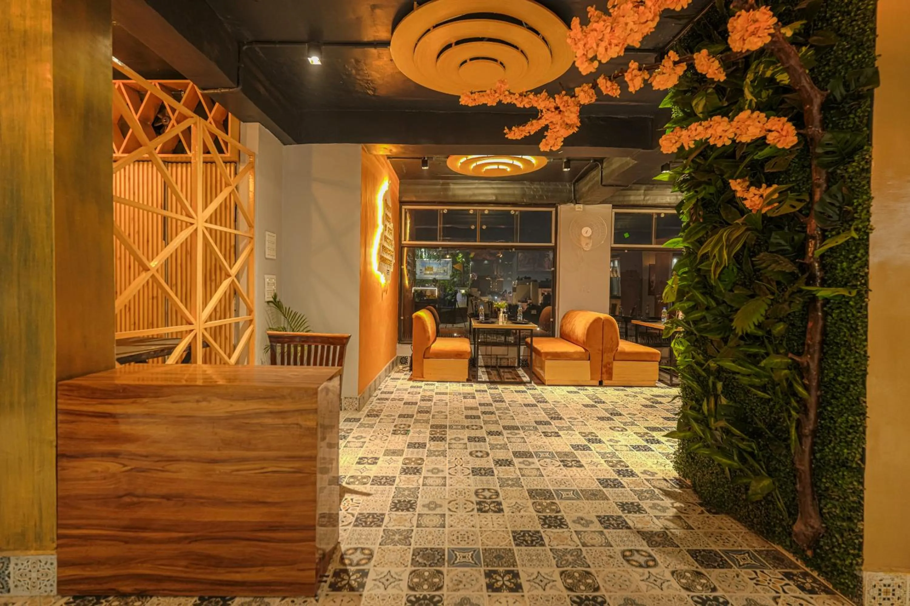 Restaurant/places to eat in Hotel Global Inn