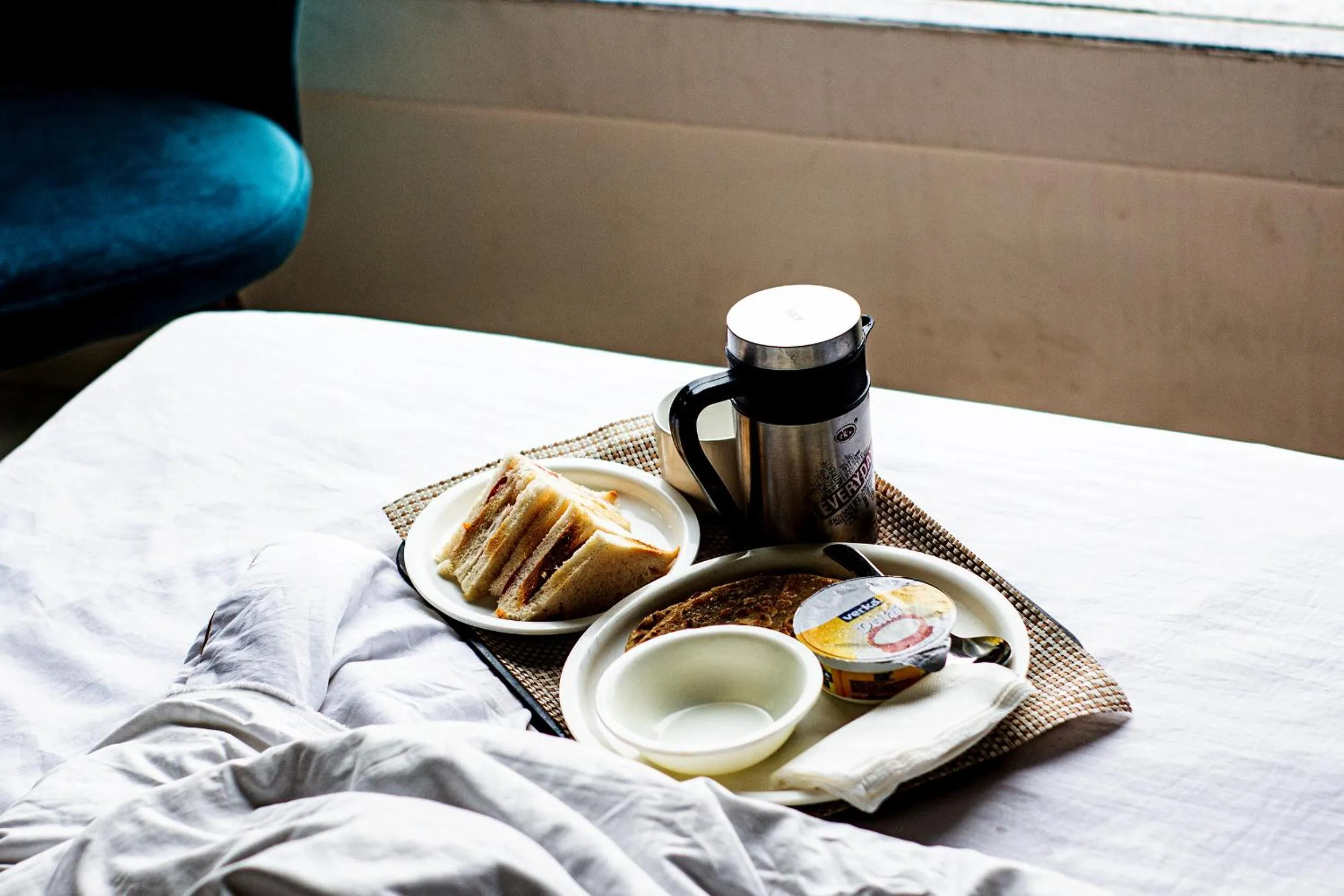 Coffee/tea facilities, Bed in Hotel Global Inn