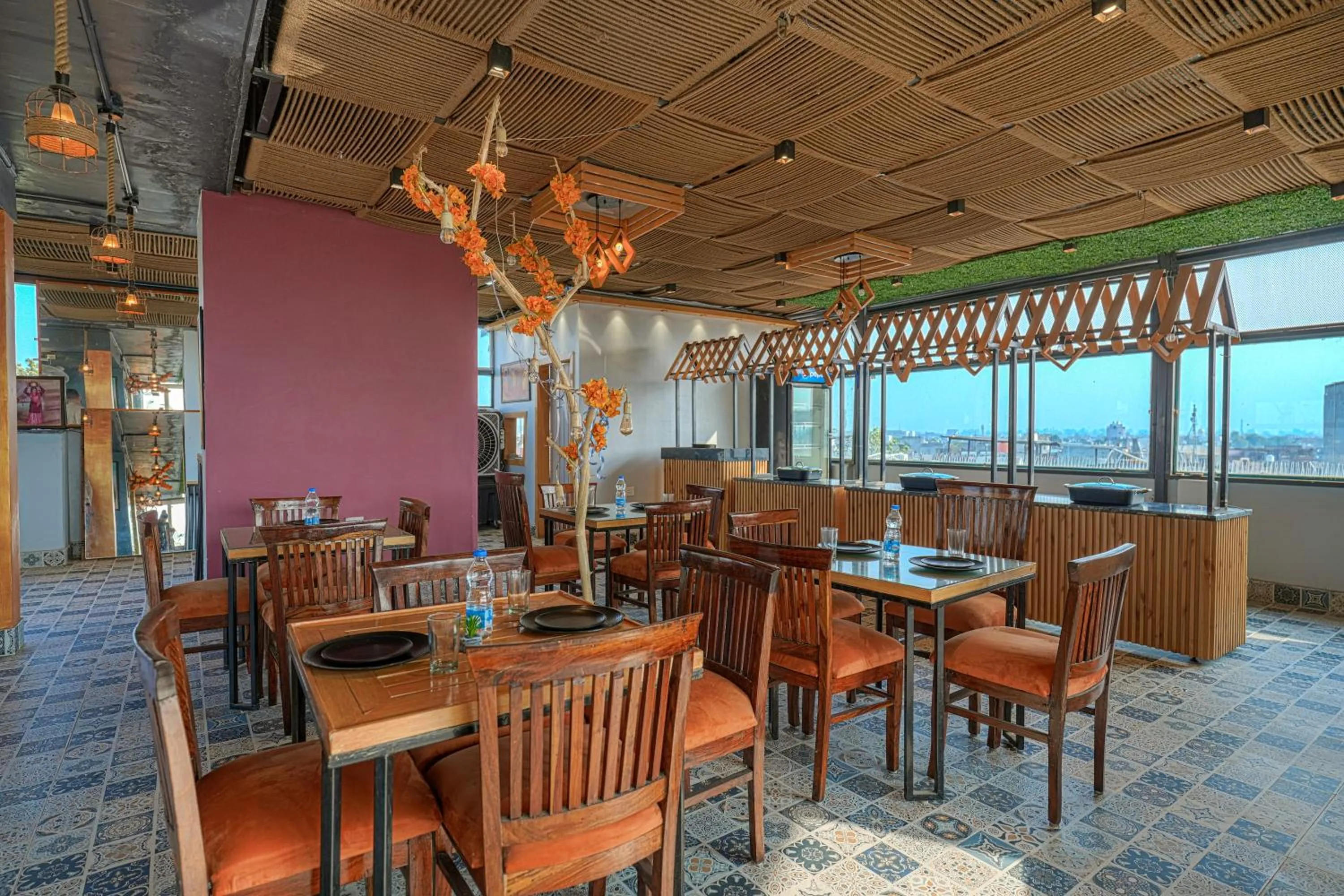 Restaurant/places to eat in Hotel Global Inn