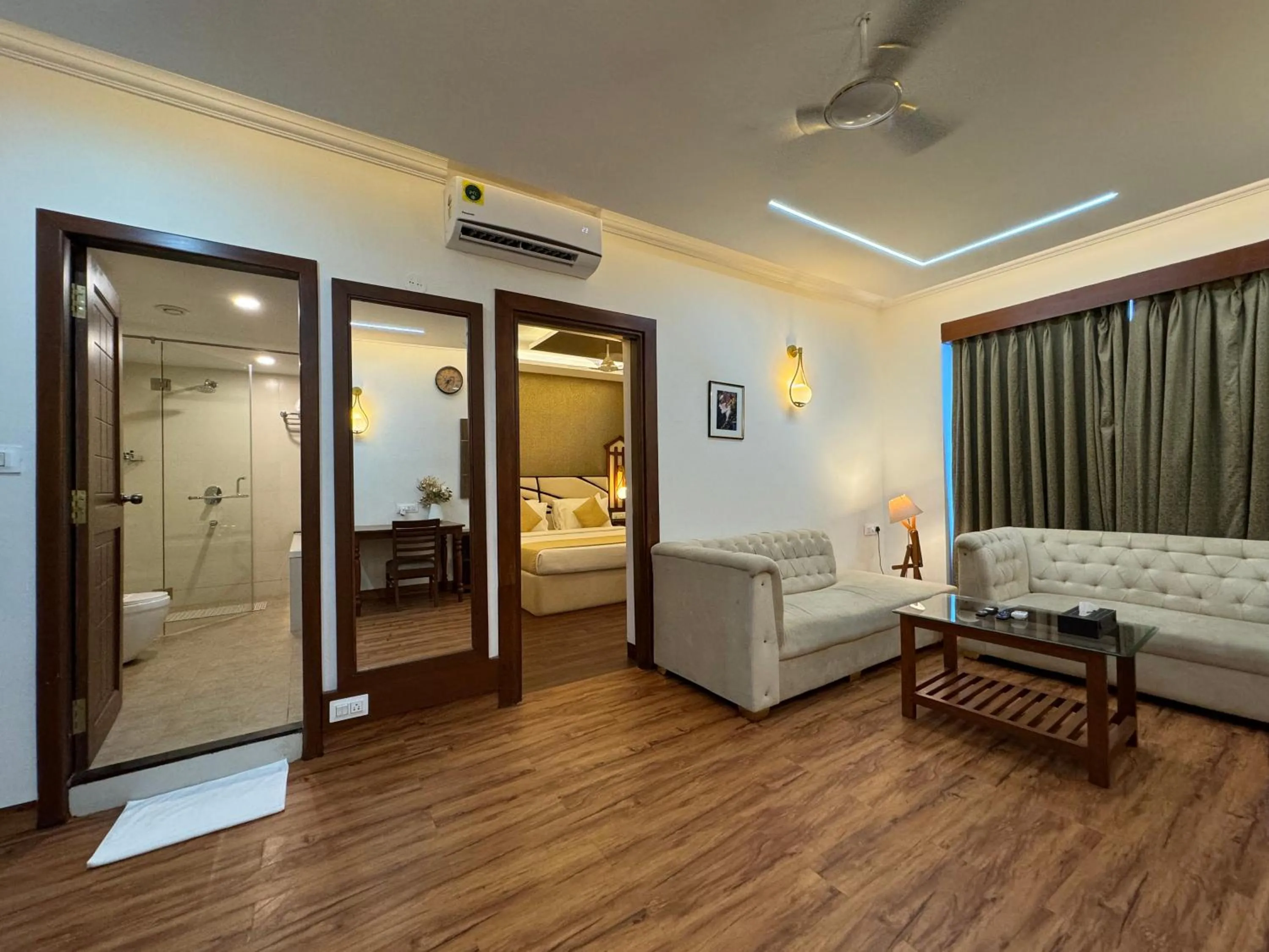 Living room, Bed in Vagator Downtown By VDP