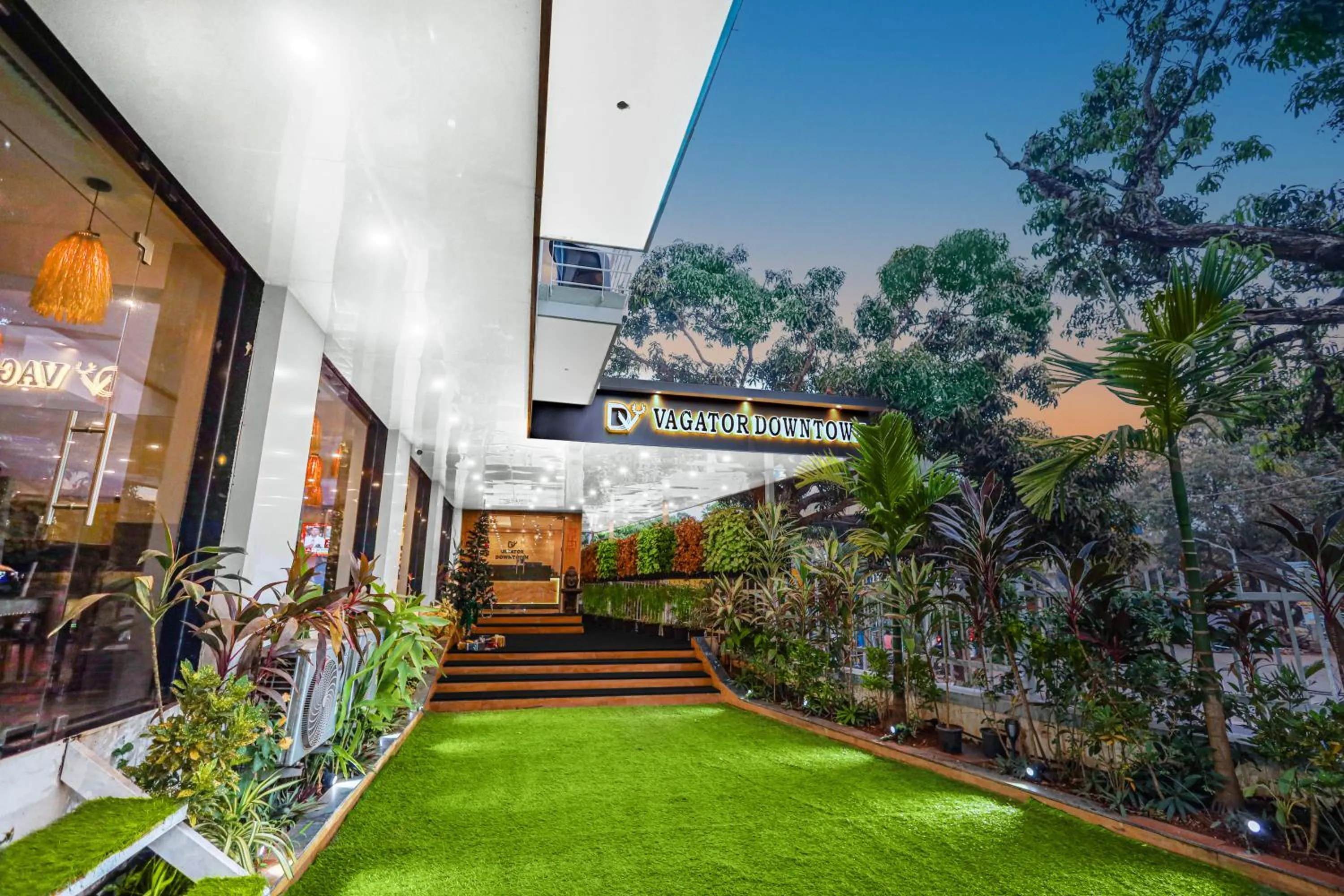 Facade/entrance in Vagator Downtown By VDP