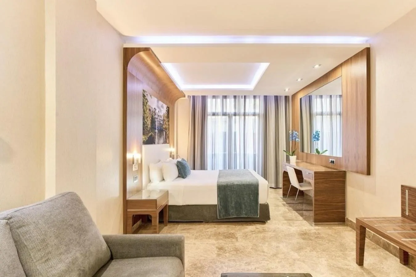 Photo of the whole room, Bed in VP Jardín de Recoletos