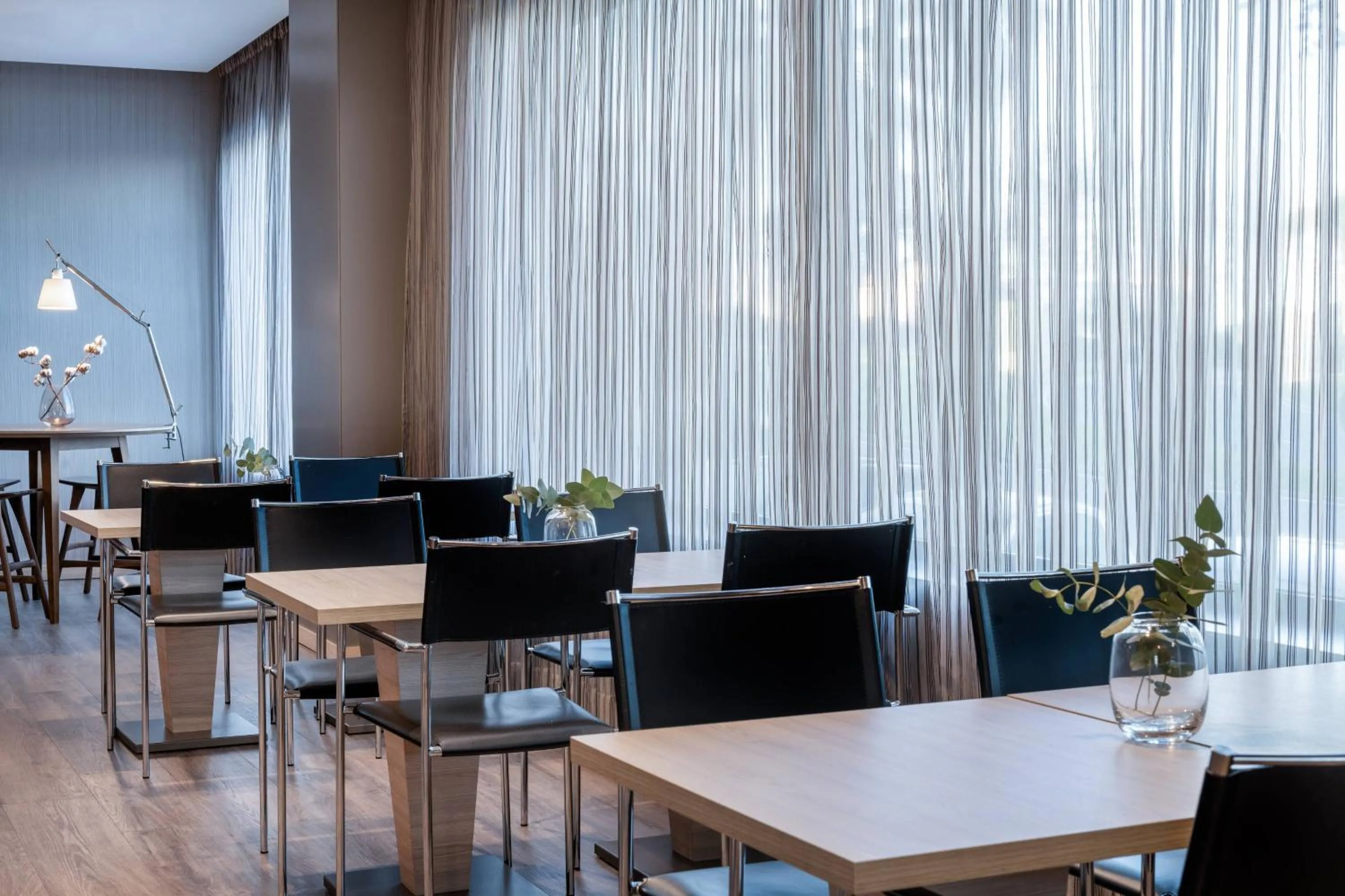 Lounge or bar in AC Hotel Huelva by Marriott