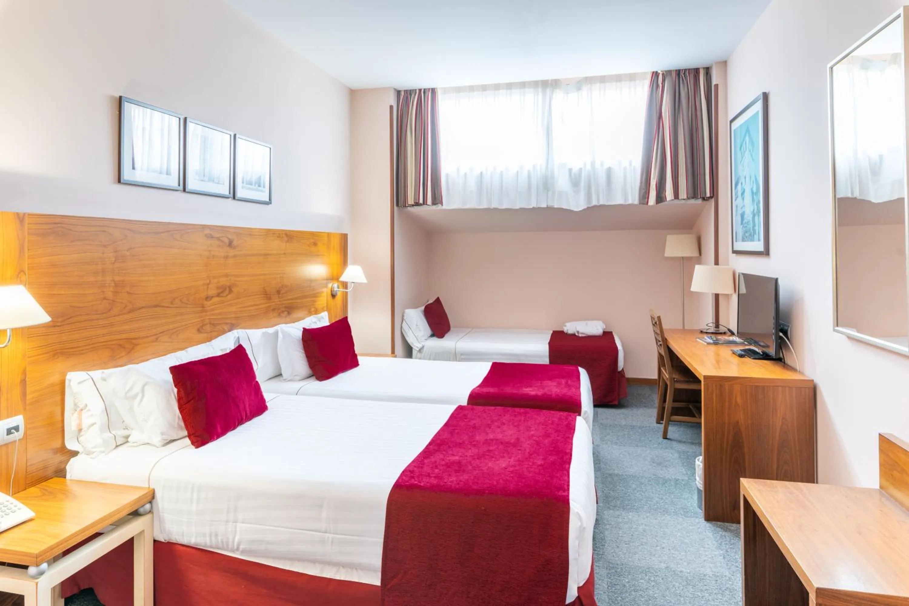 Photo of the whole room, Bed in Hospedium Hotel Casino Del Tormes