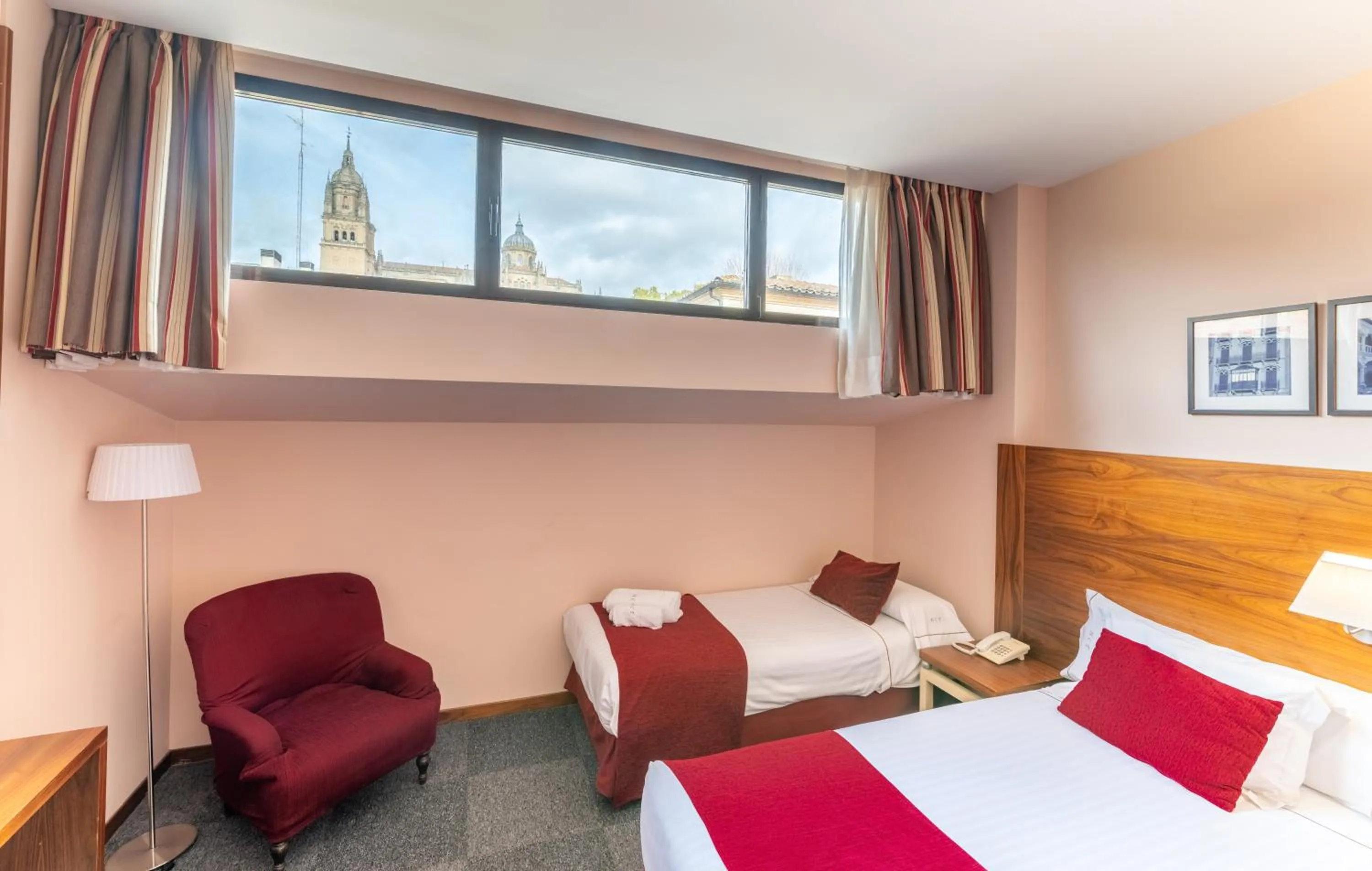 Photo of the whole room, Bed in Hospedium Hotel Casino Del Tormes