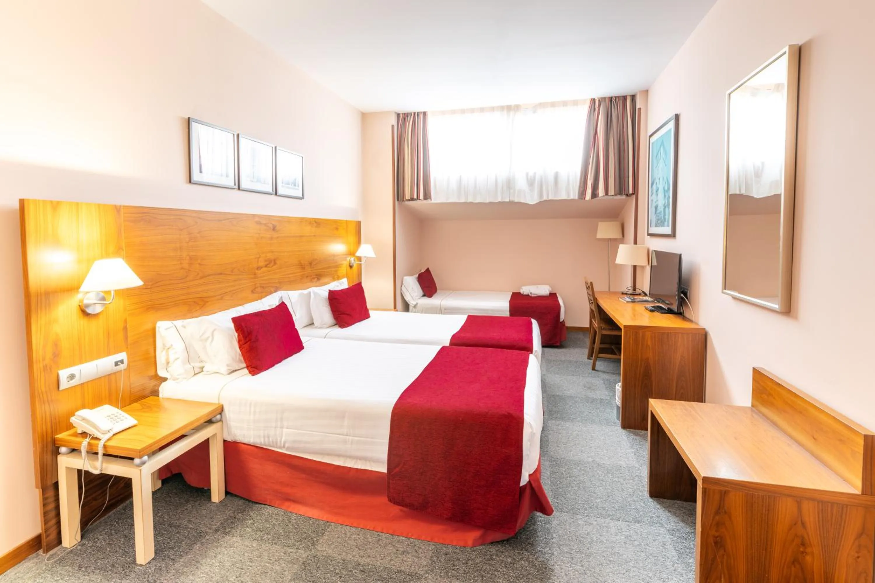 Photo of the whole room, Bed in Hospedium Hotel Casino Del Tormes