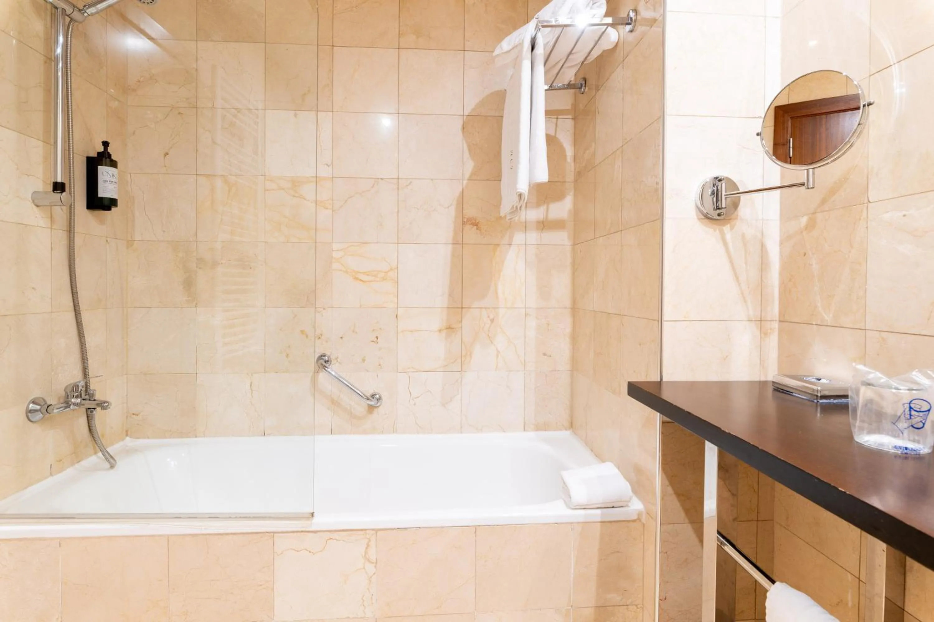 Bathroom in Hospedium Hotel Casino Del Tormes