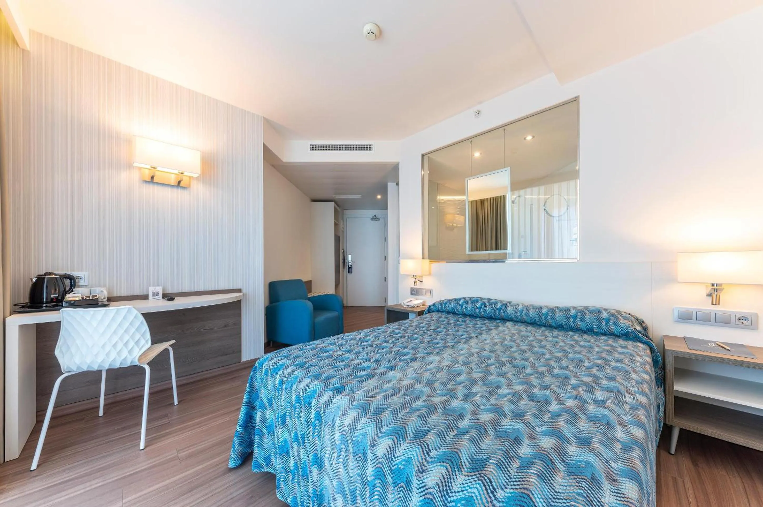 Photo of the whole room, Bed in Port Benidorm Hotel & Spa 4* Sup